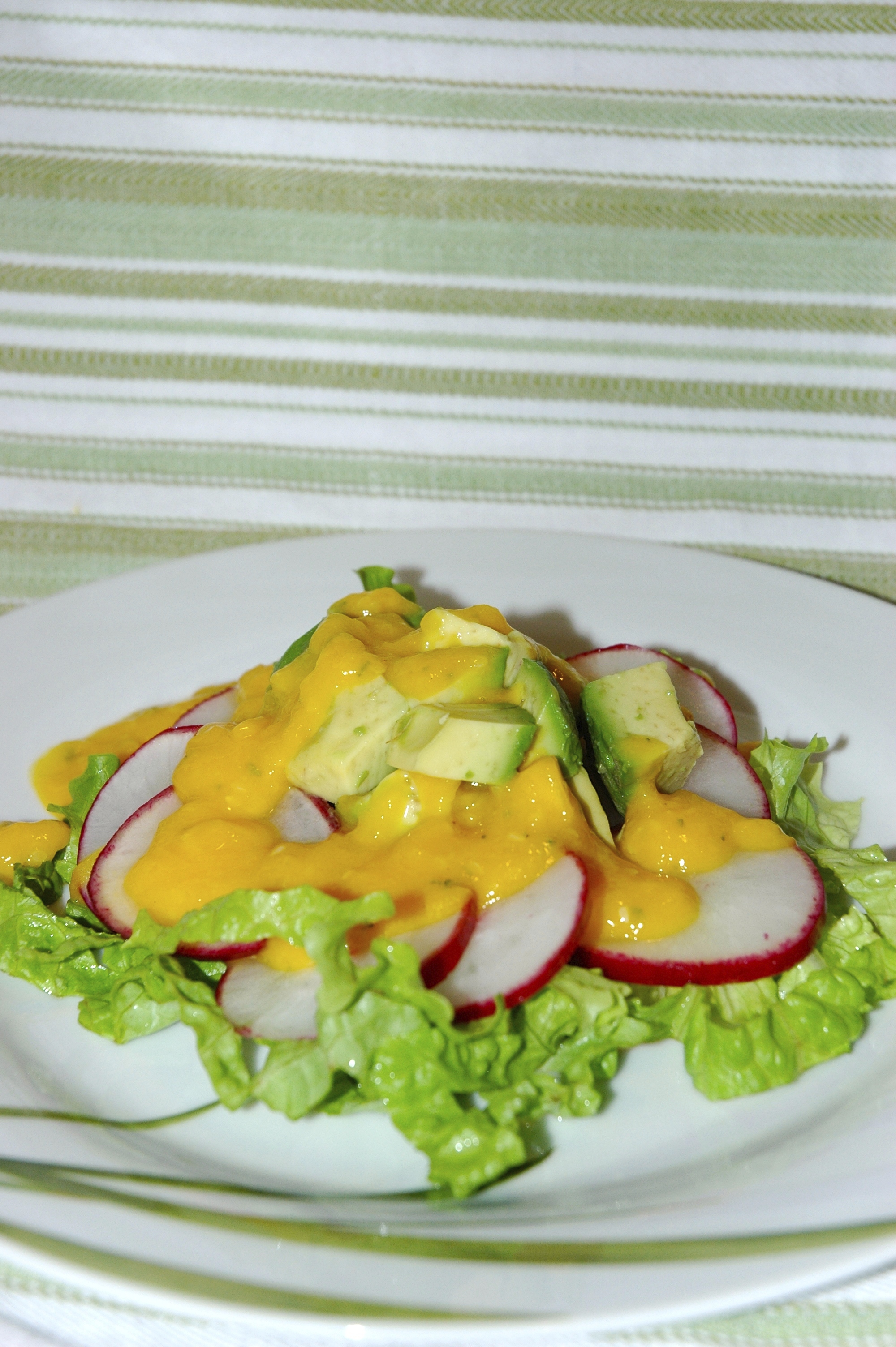 Ensalada  con salsa de mango