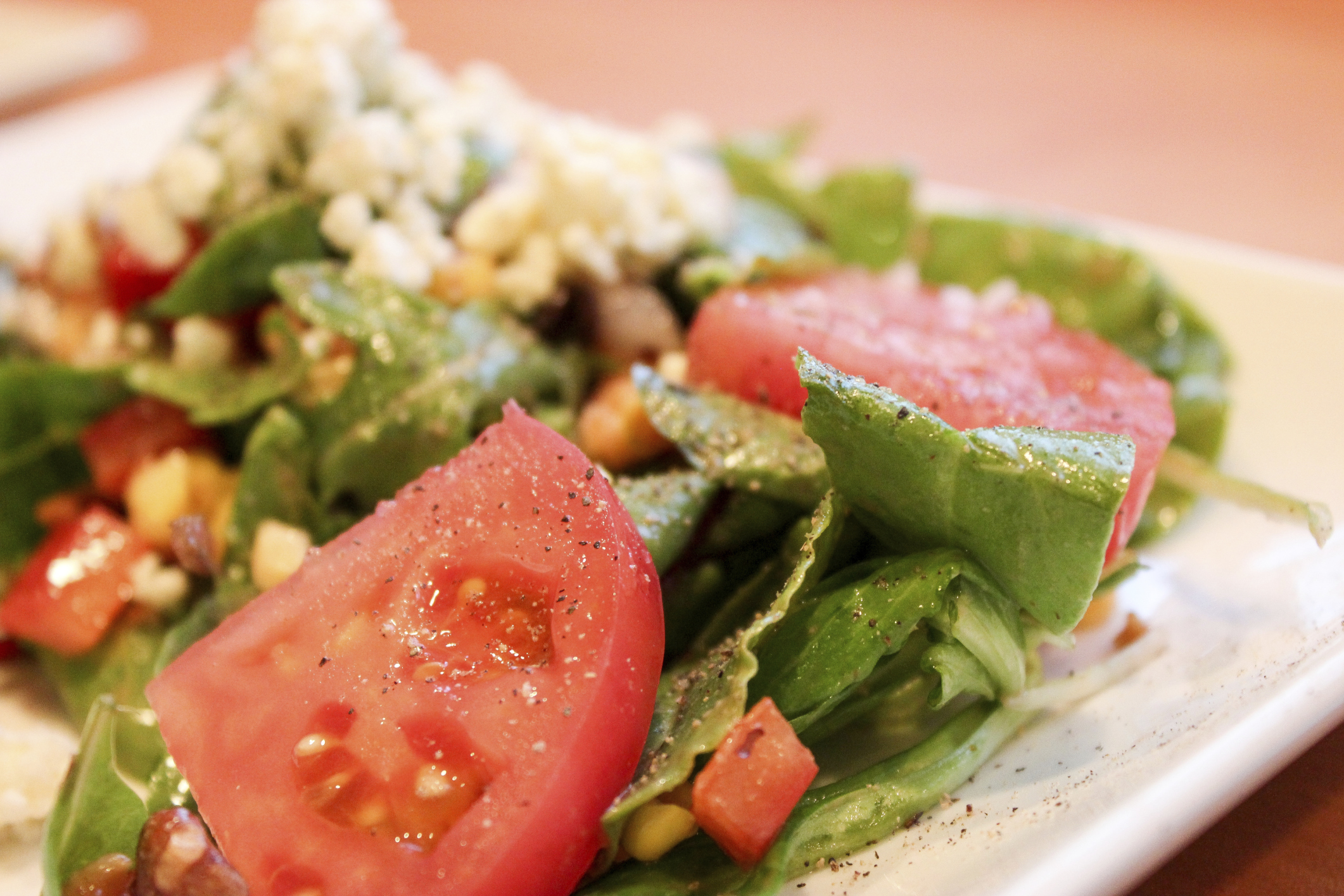 Ensalada de tomate con vinagreta de nueces