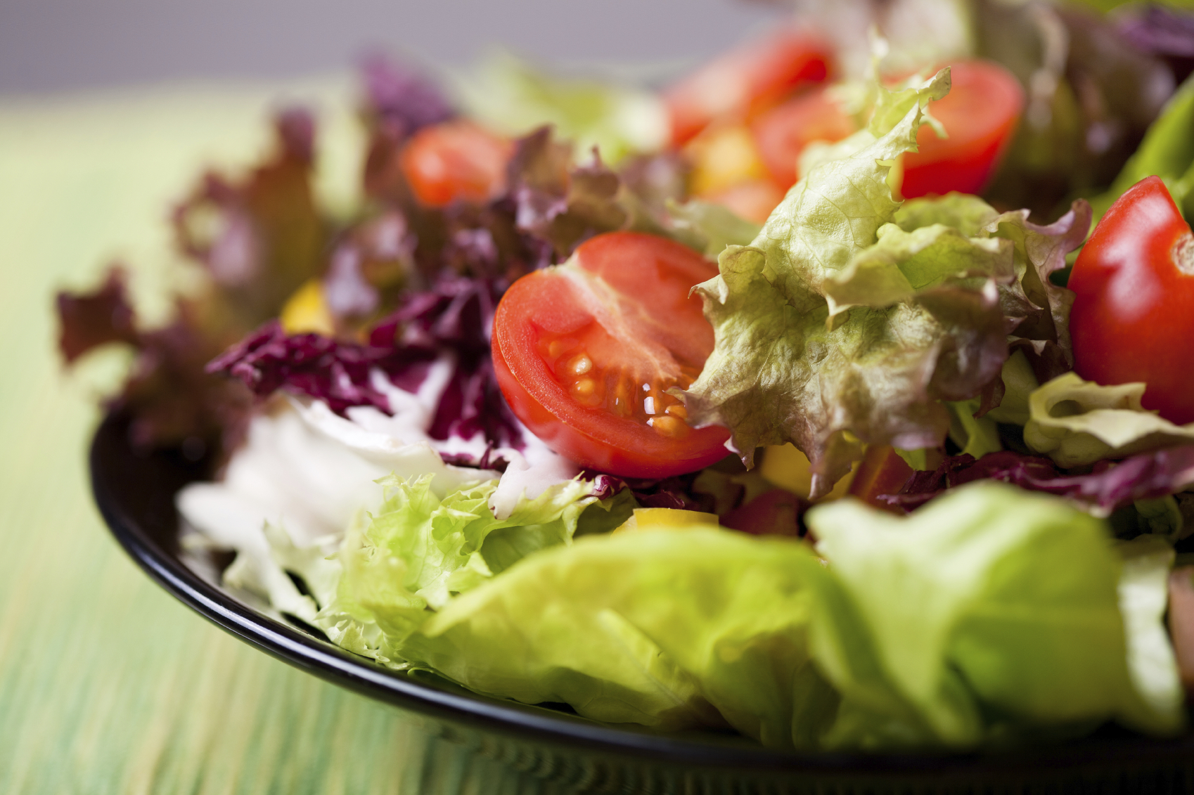 Ensalada vegetariana con salsa especial