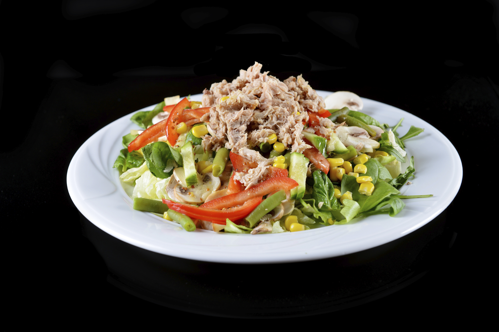 Ensalada de vegetales con atún en escabeche