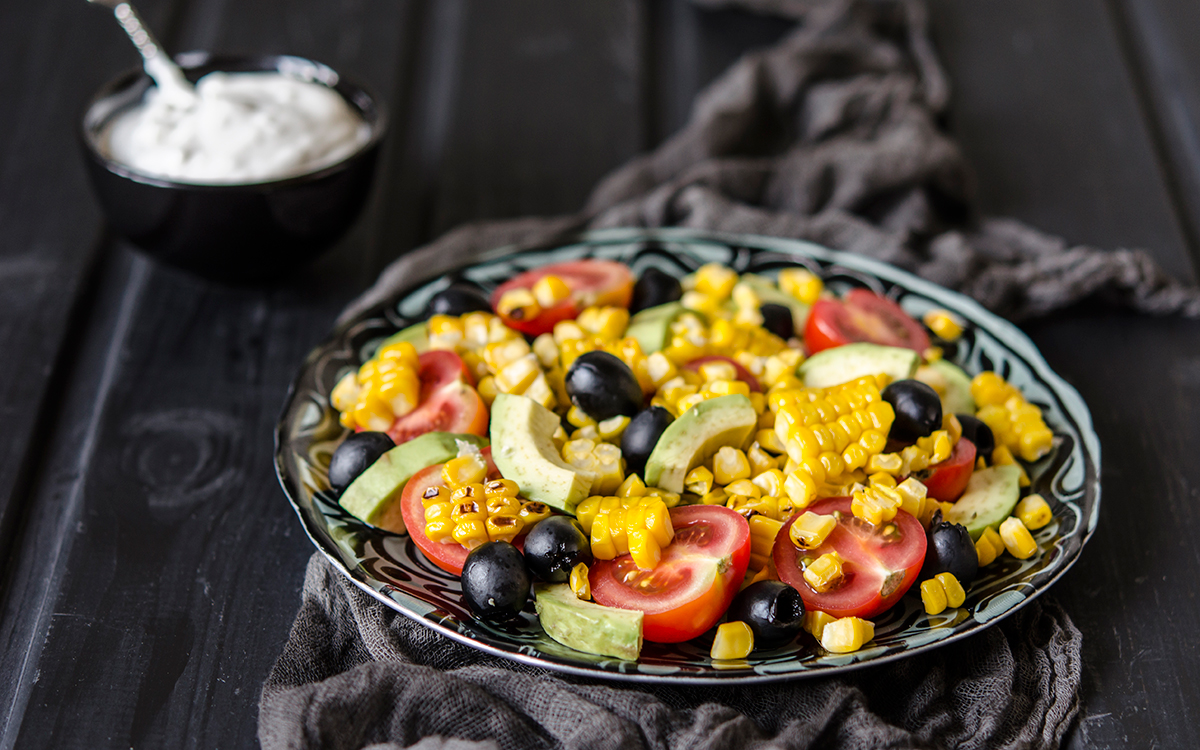 Ensalada con maíz a la brasa