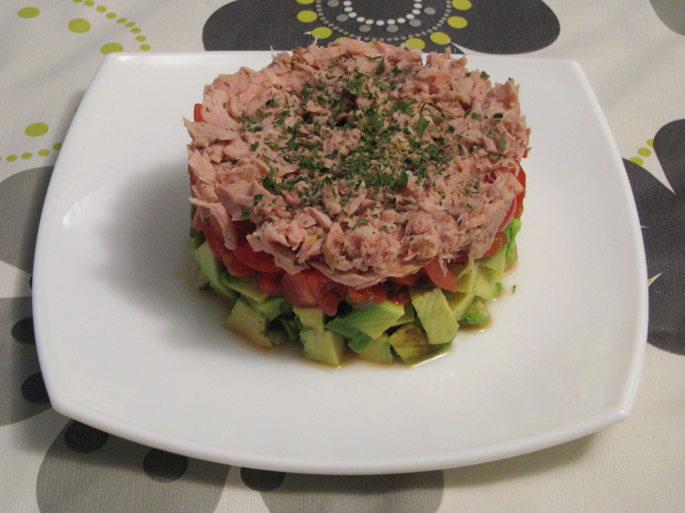 Ensalada de aguacate y atún