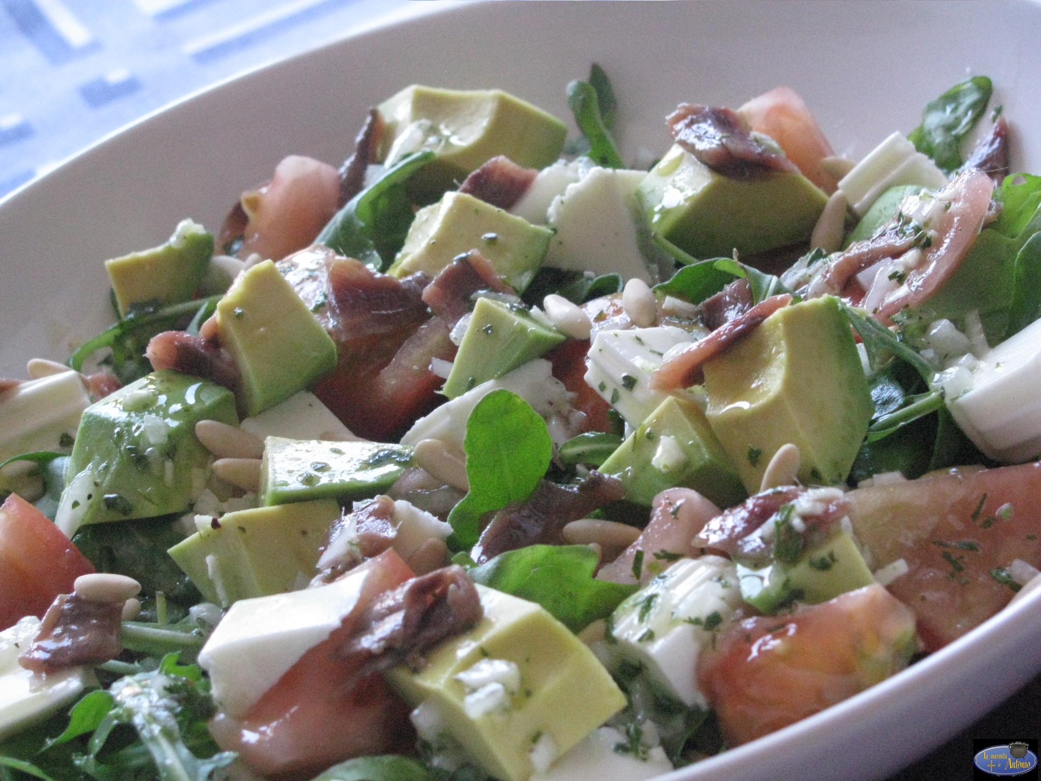 ENSALADA DE AGUACATE Y RUCULA