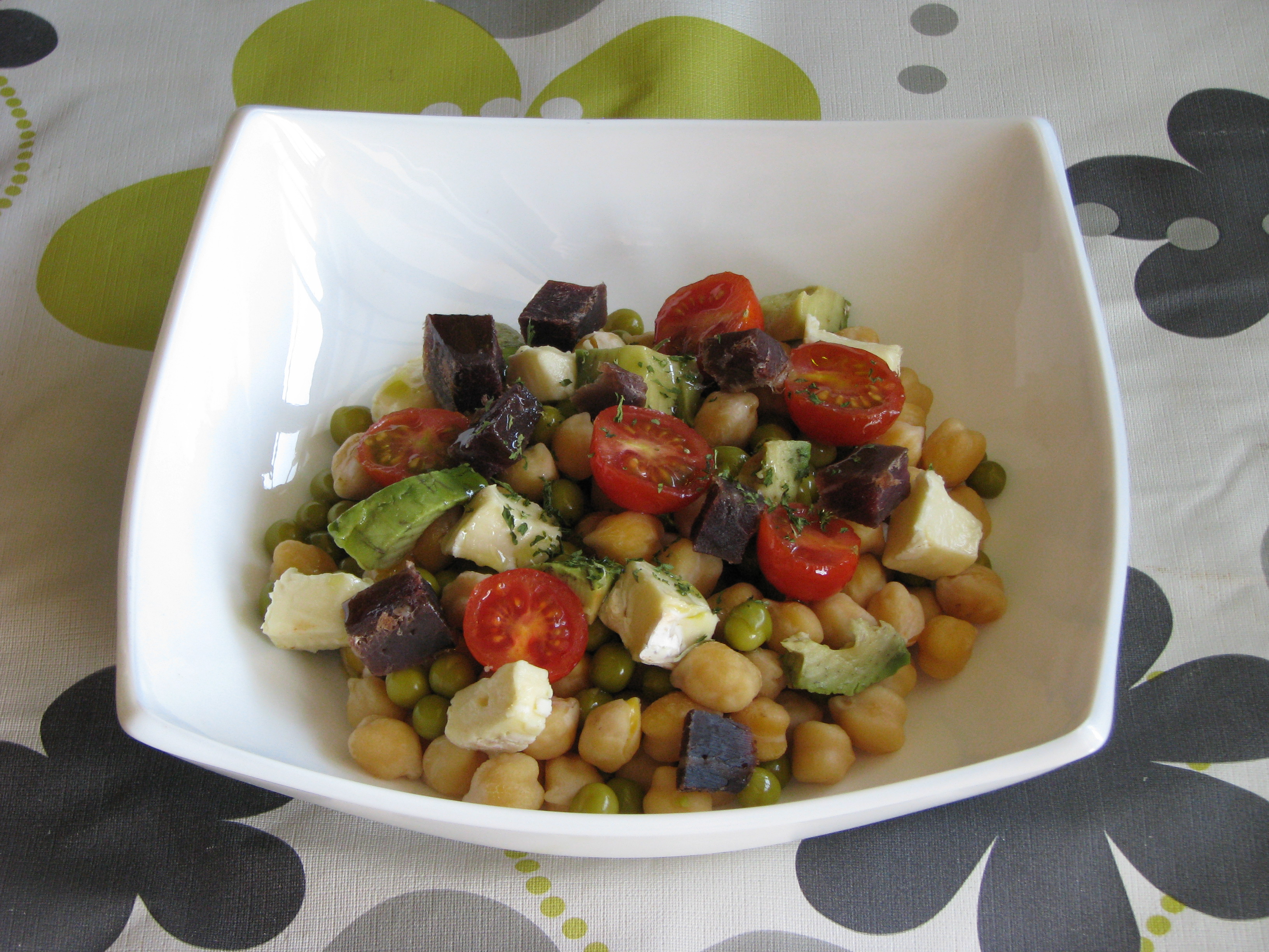 Ensalada de garbanzos con cecina