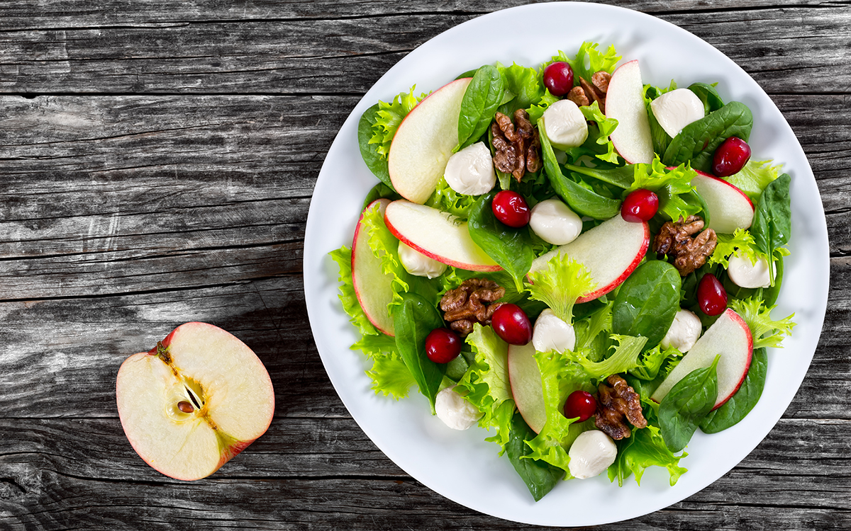 Ensalada de manzana, espinacas y mozzarella 