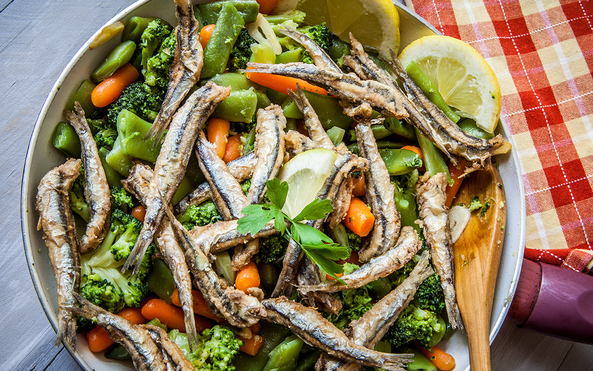 Ensalada de pescaíto frito