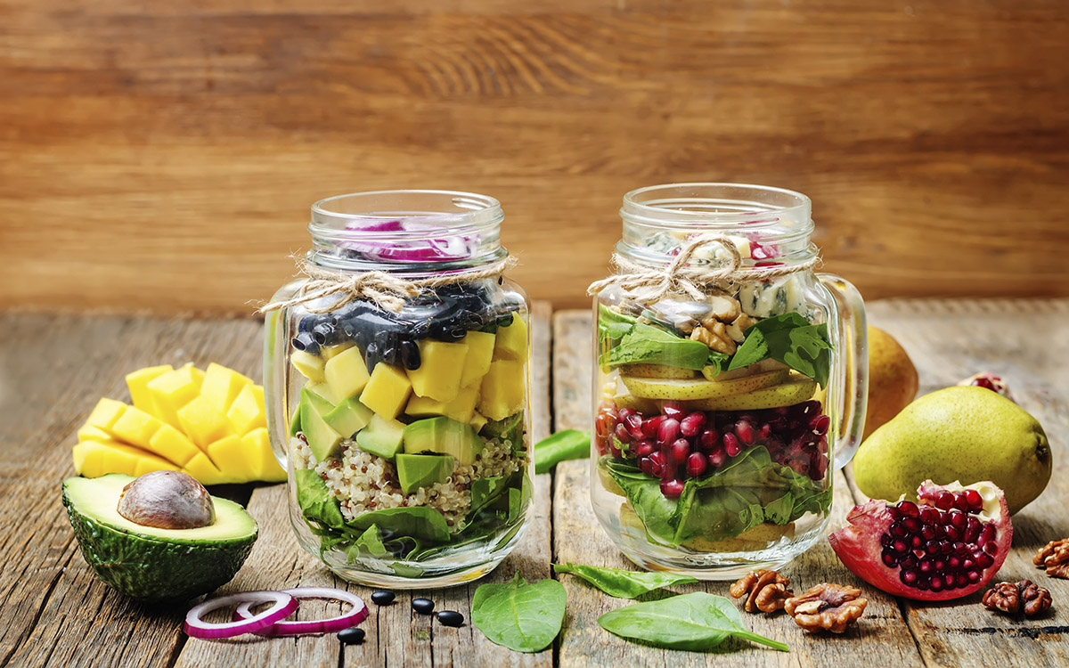 Ensalada de frutas en bote