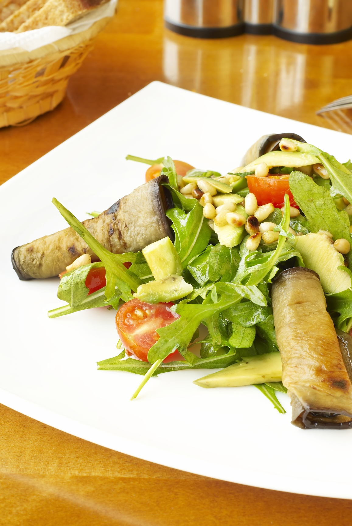 Ensalada de berenjenas y aguacates