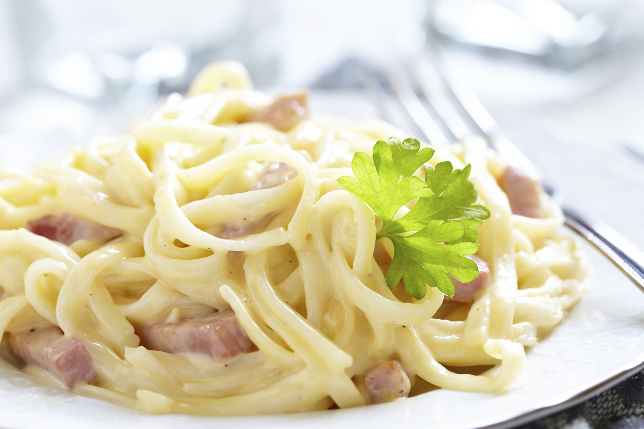 Espaguetis a la carbonara con queso