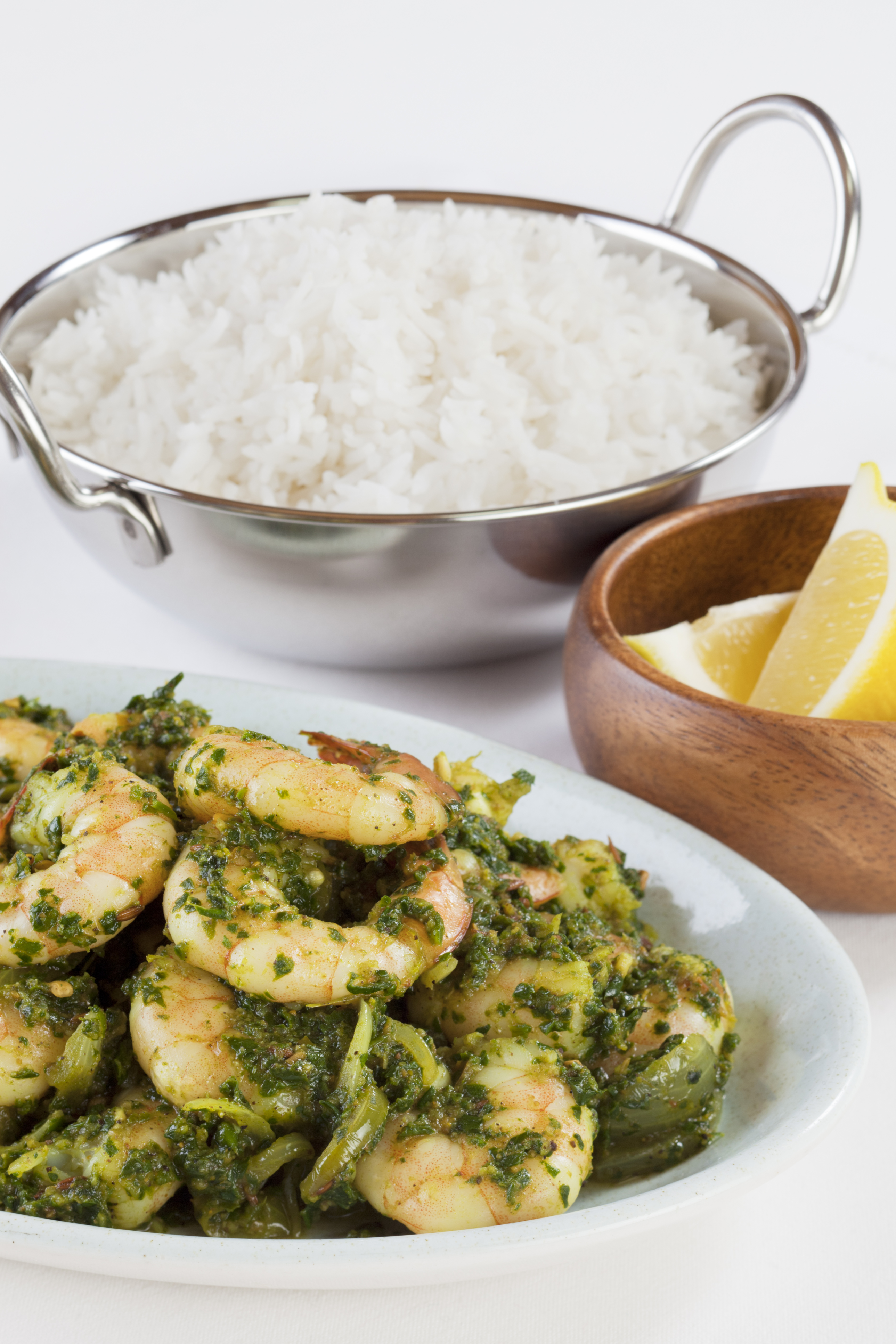 Gambas con espinacas y manzana