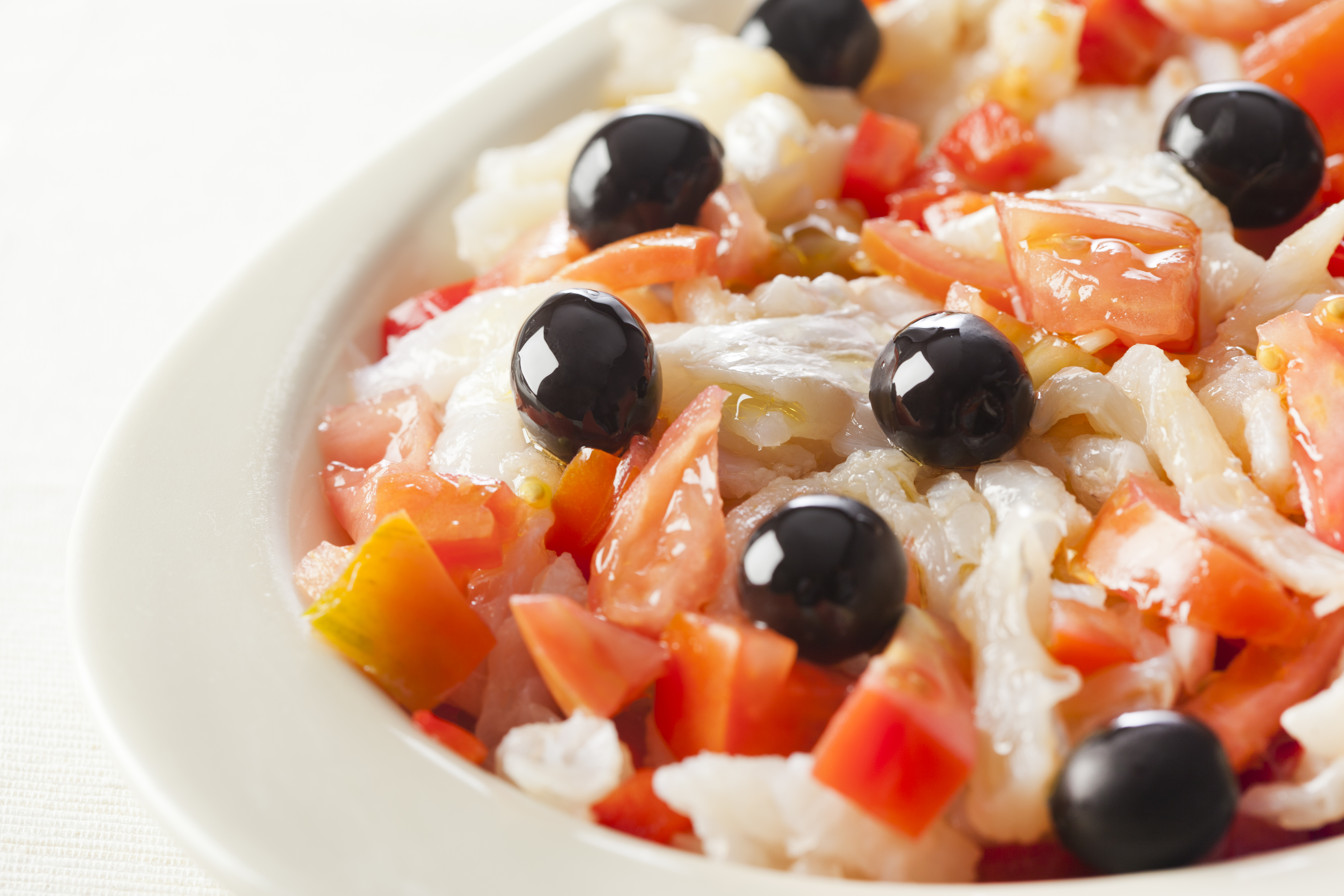 Esqueixada de bacalao con cebolla y tomate