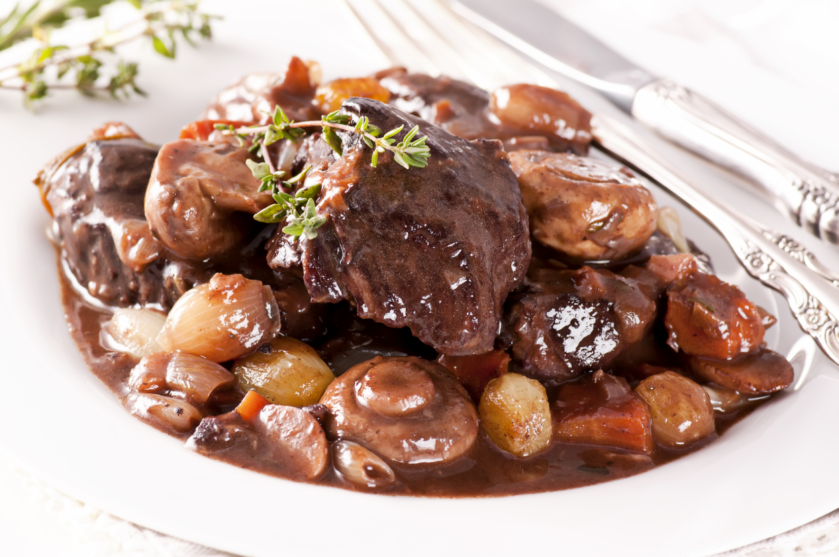 Estofado de carne con champiñón y tomate