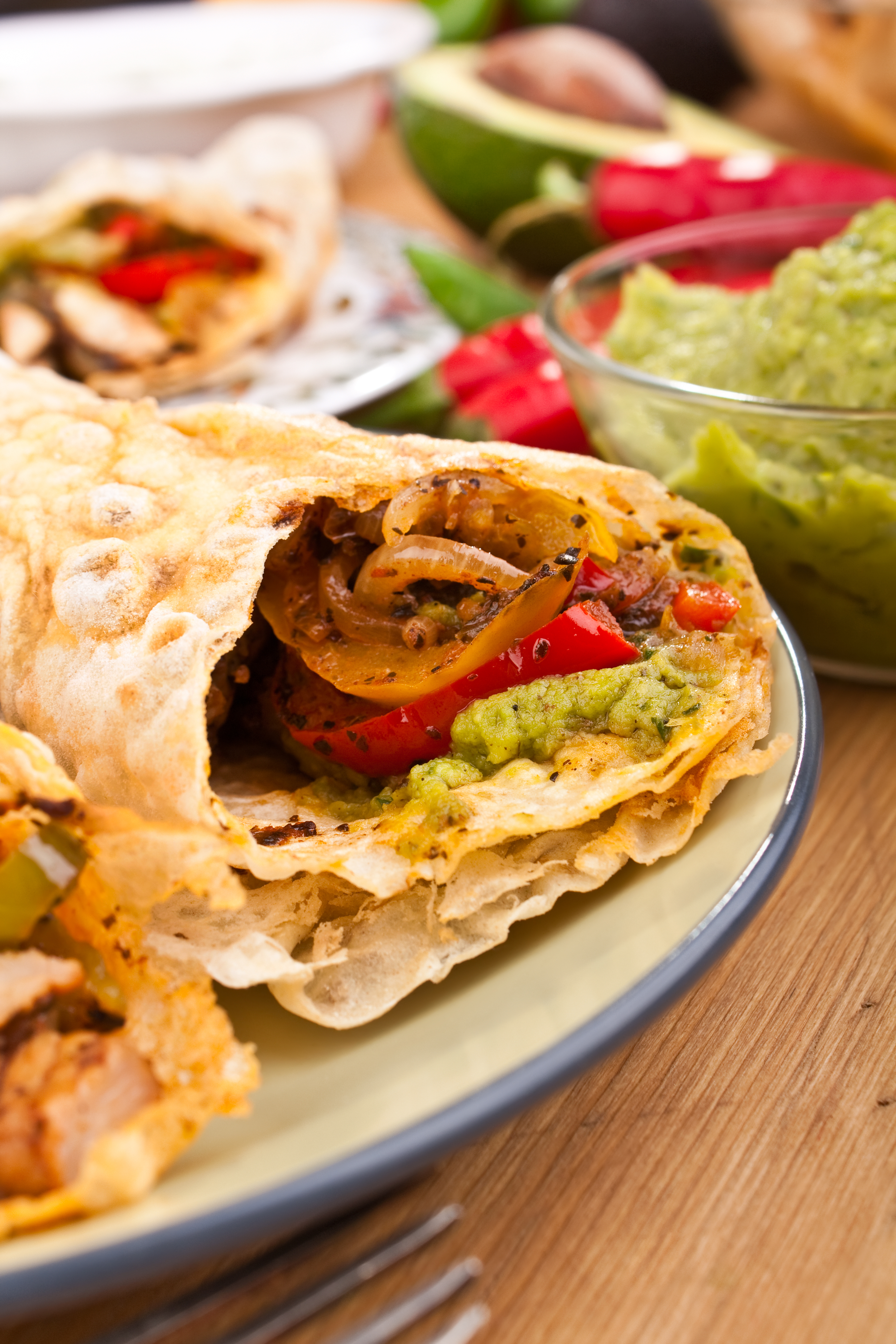 Fajitas de jamón y queso con salsa guacamole