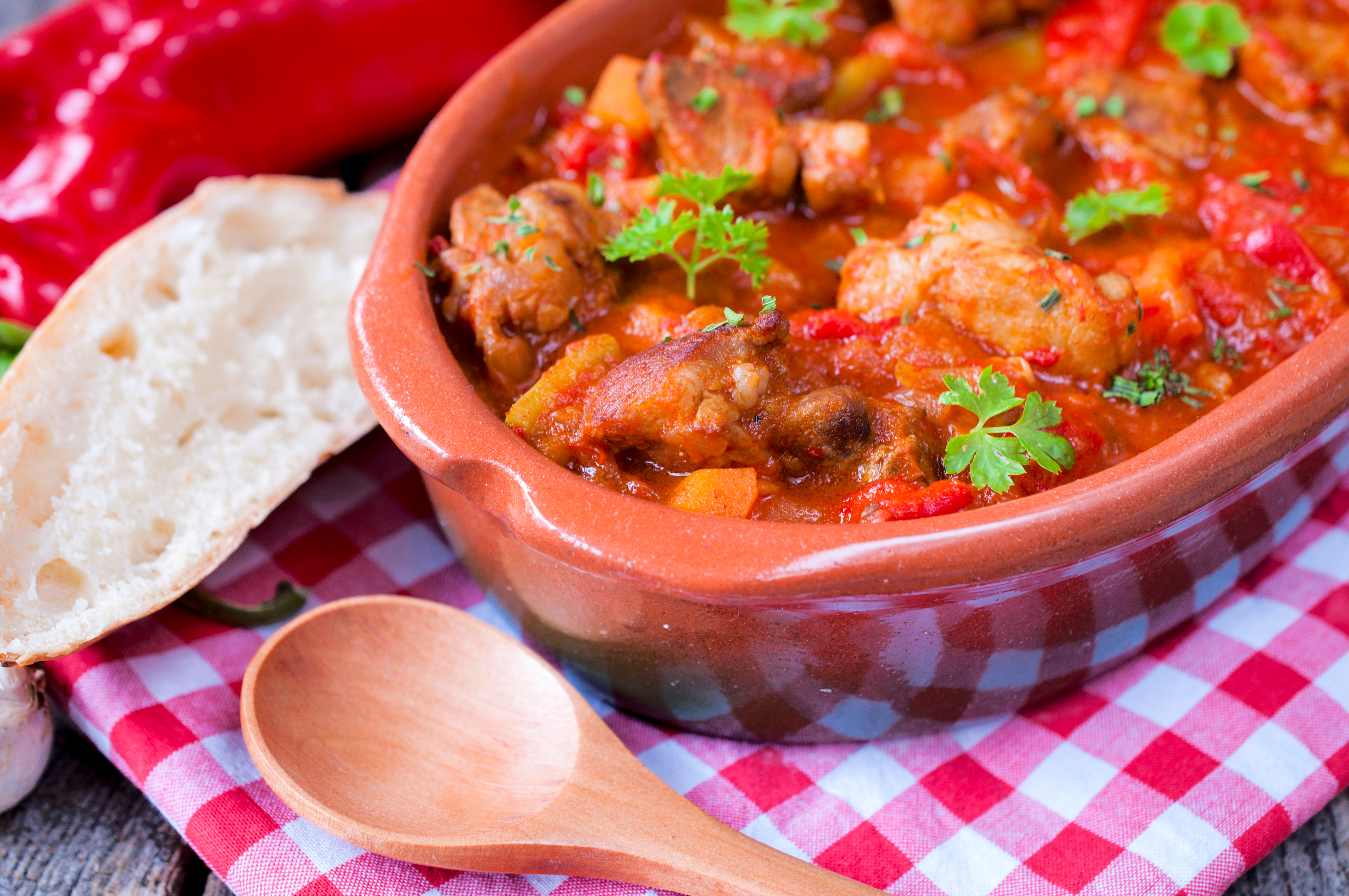 Ternera guisada en salsa de tomate