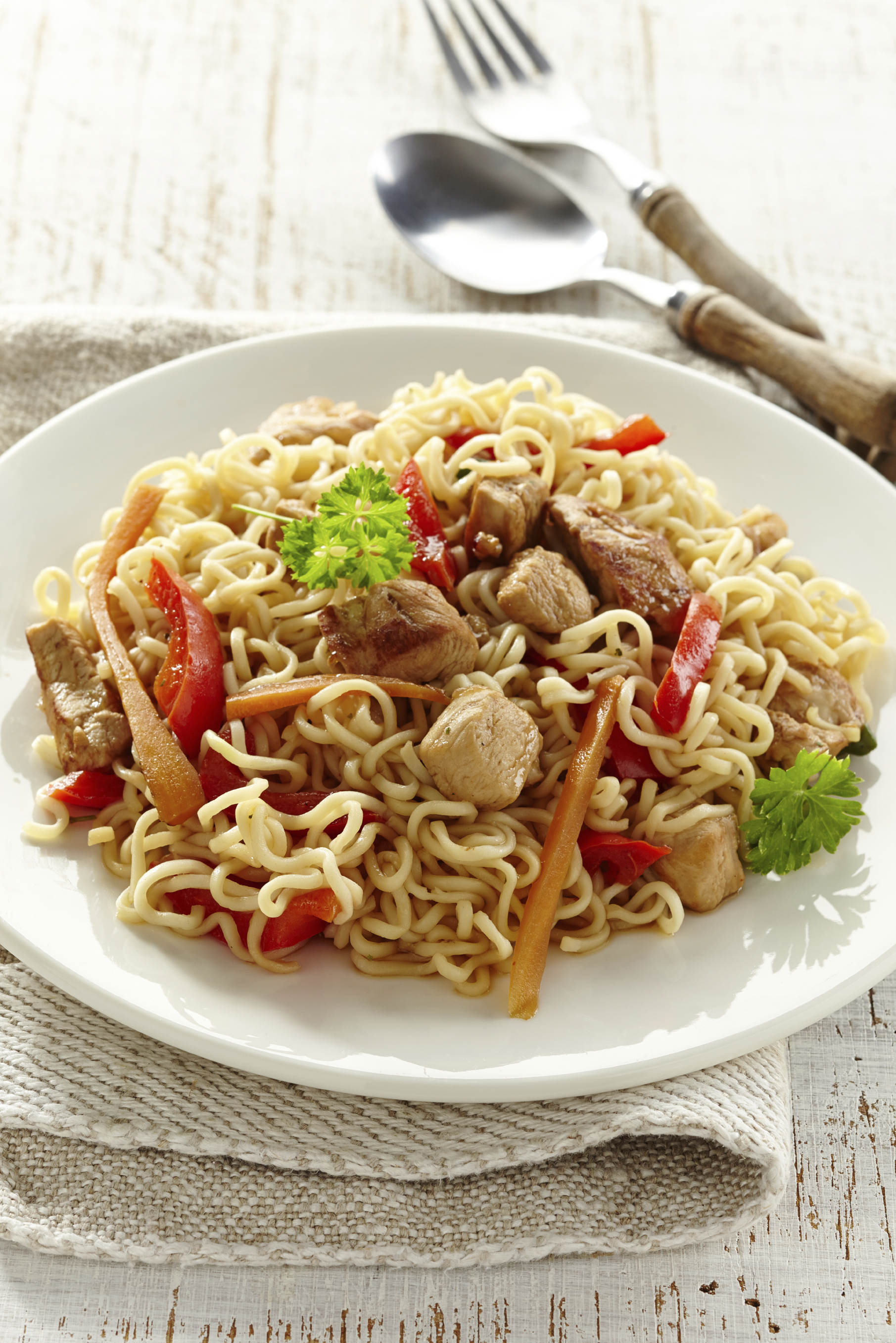 Fideos chinos con pollo y verdura