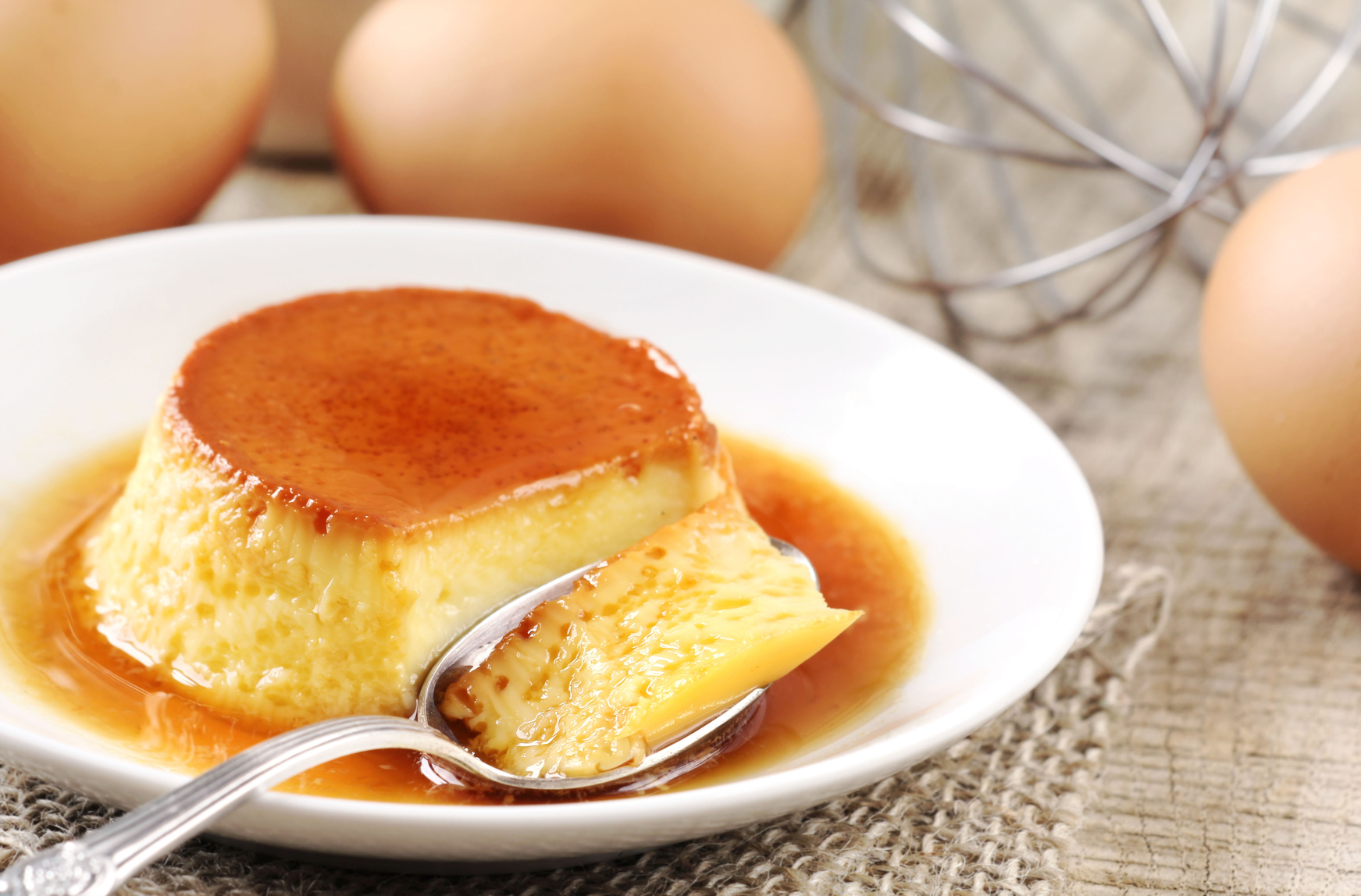 Flan de huevo casero