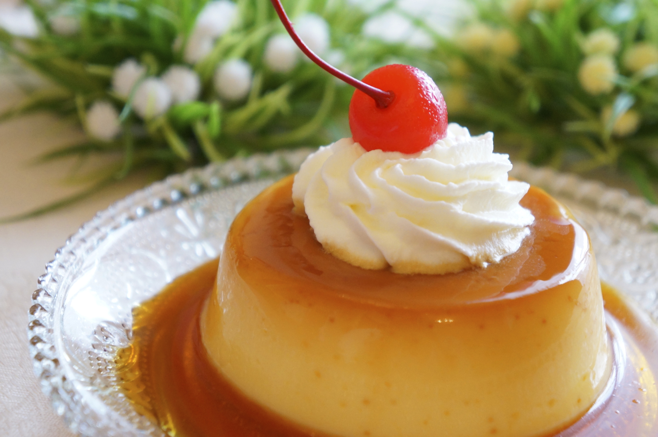 Flan de vainilla con crema chantilly