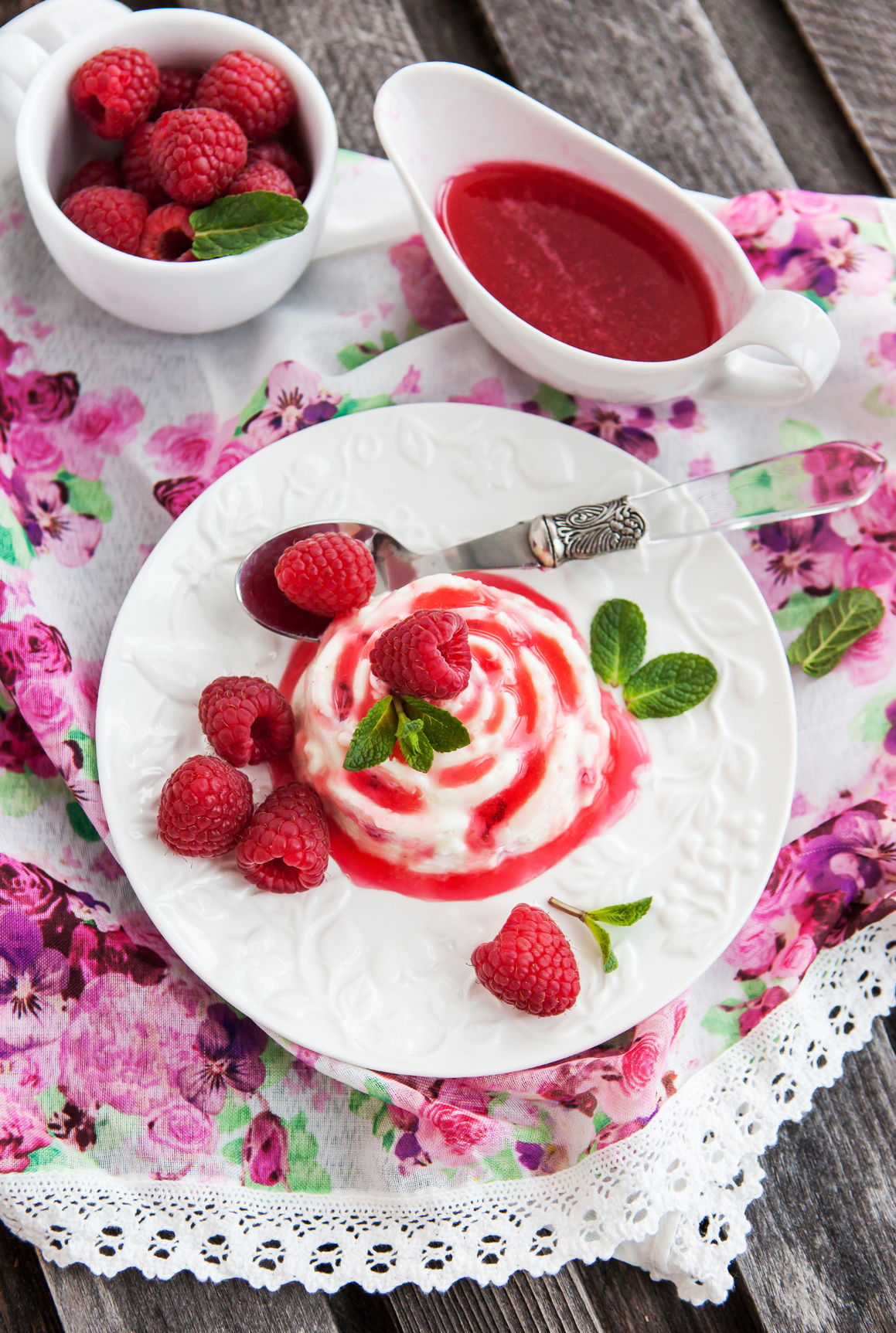 Flor de queso con frutas del bosque