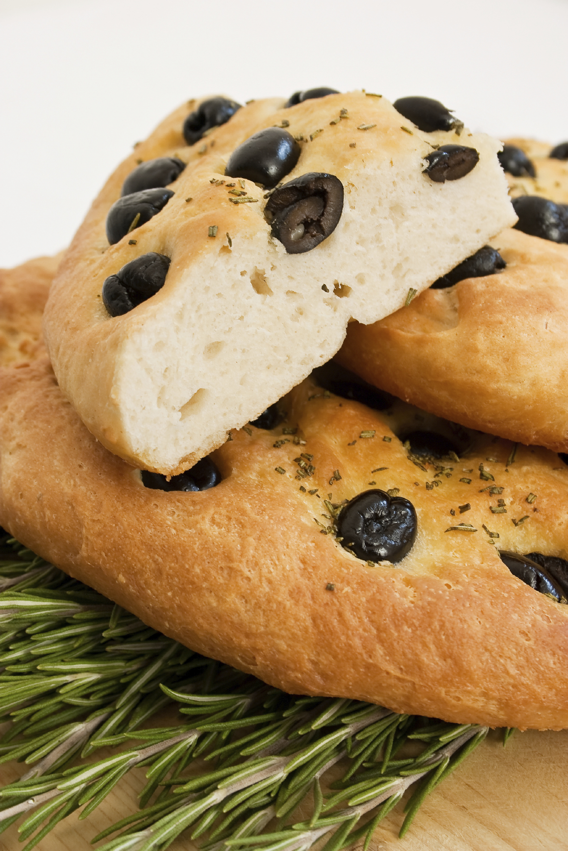 Focaccia con aceitunas rellenas