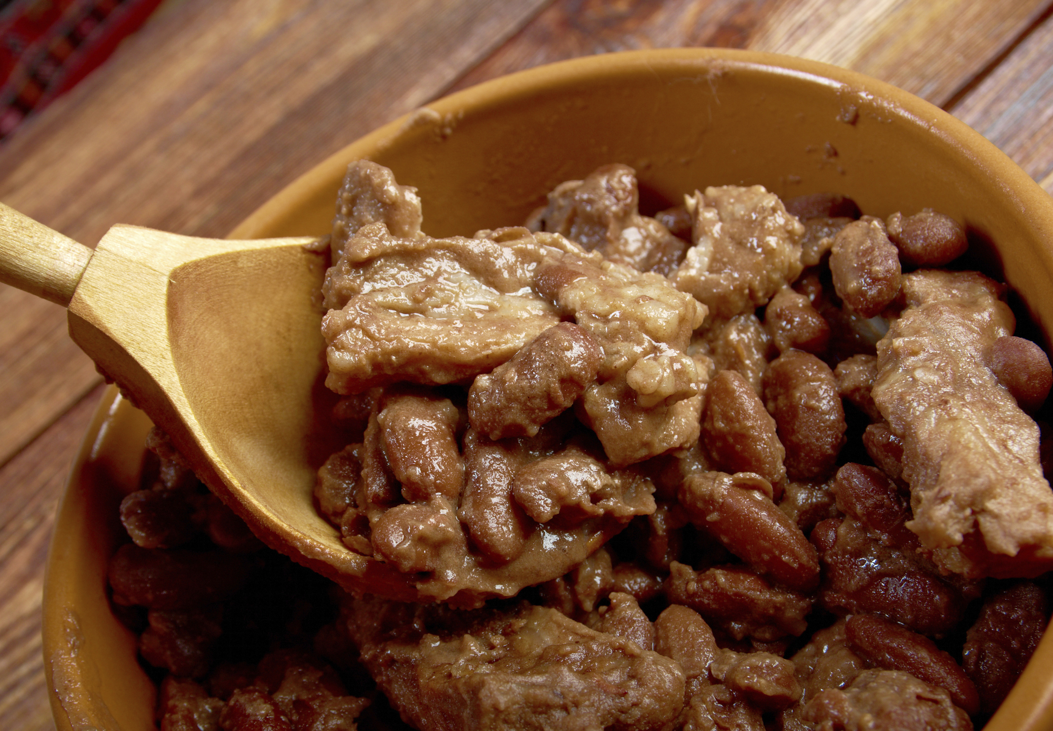 Fréjoles con carne de cerdo