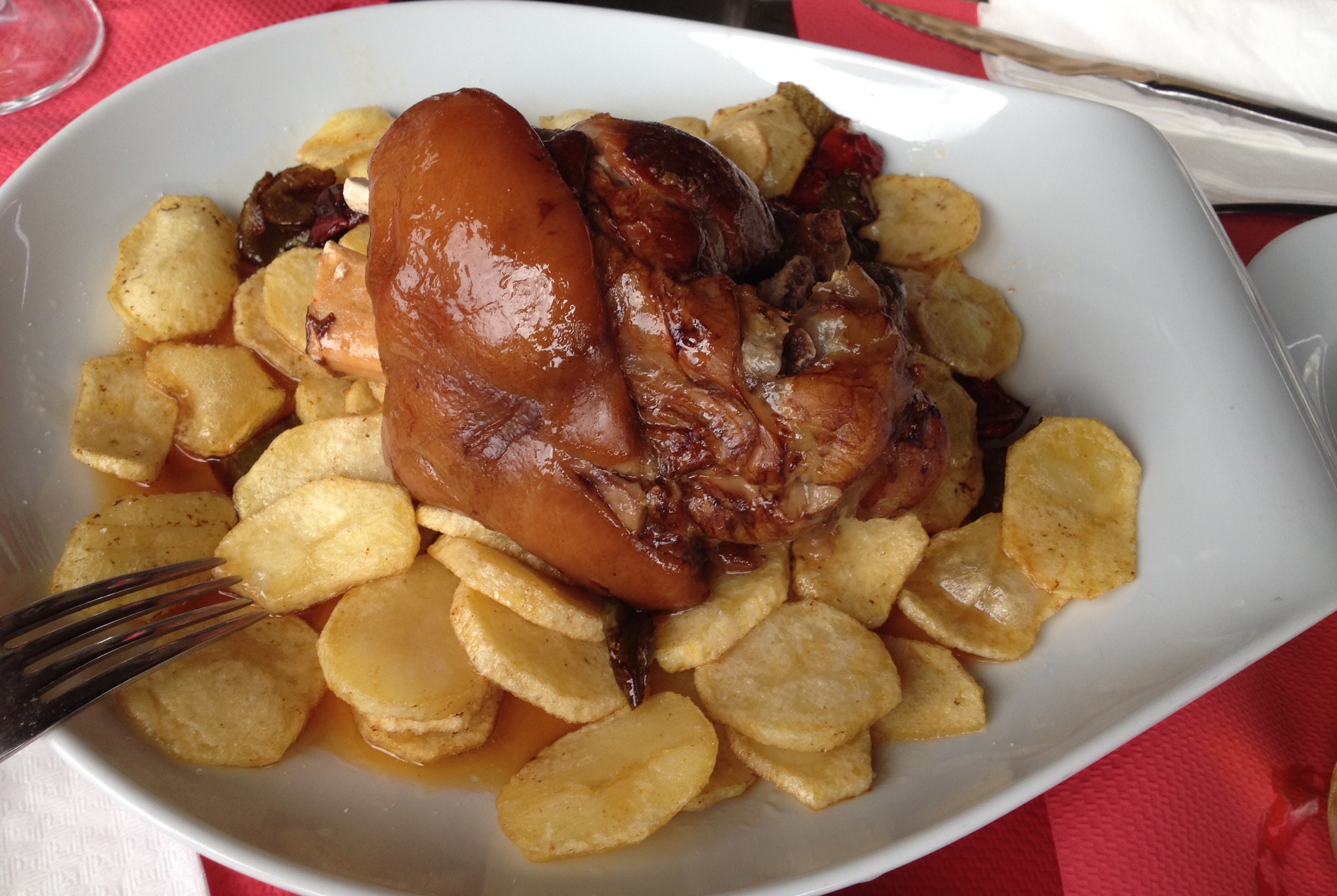 Codillo de cerdo al horno