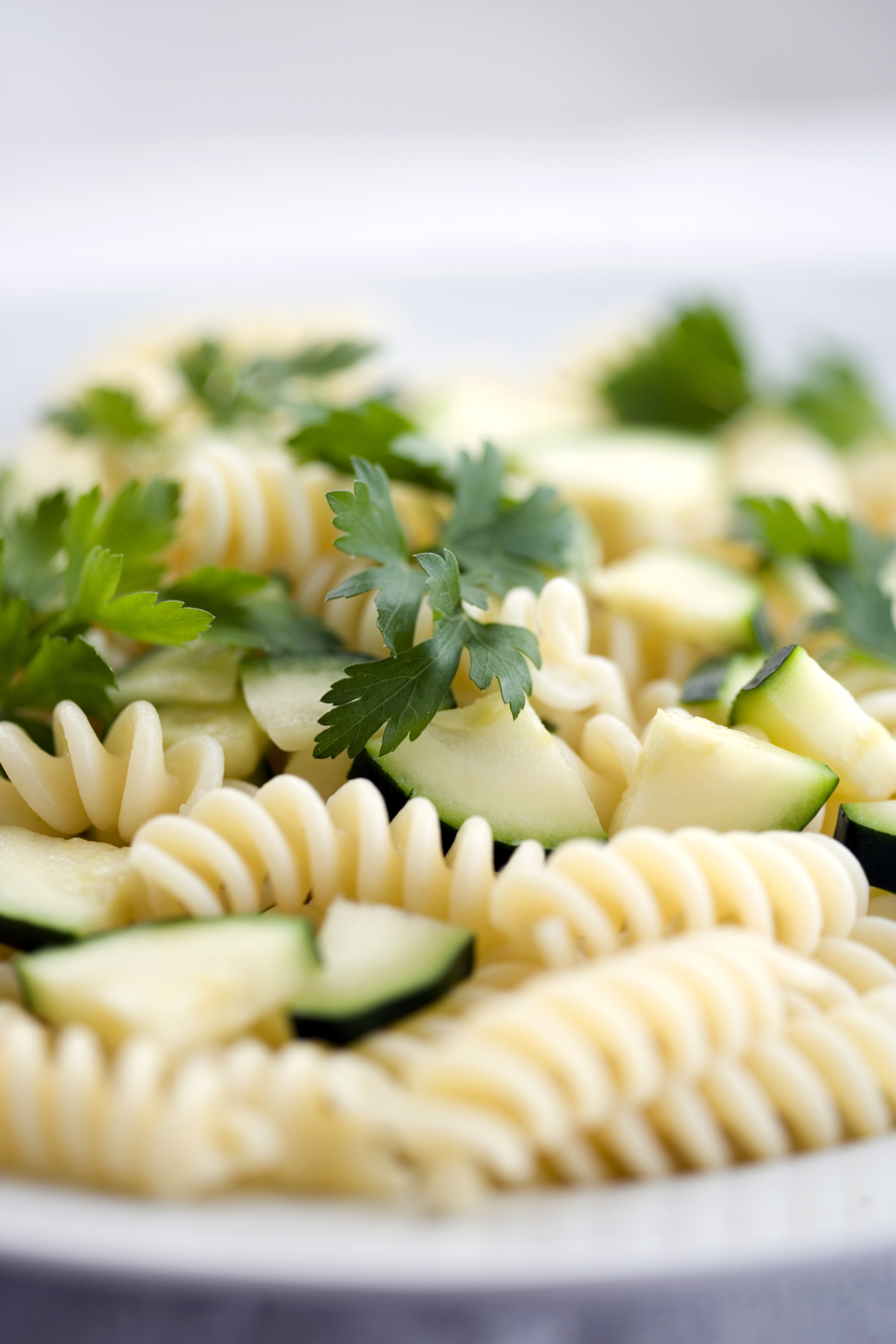 Fusilli con calabacines limón y romero