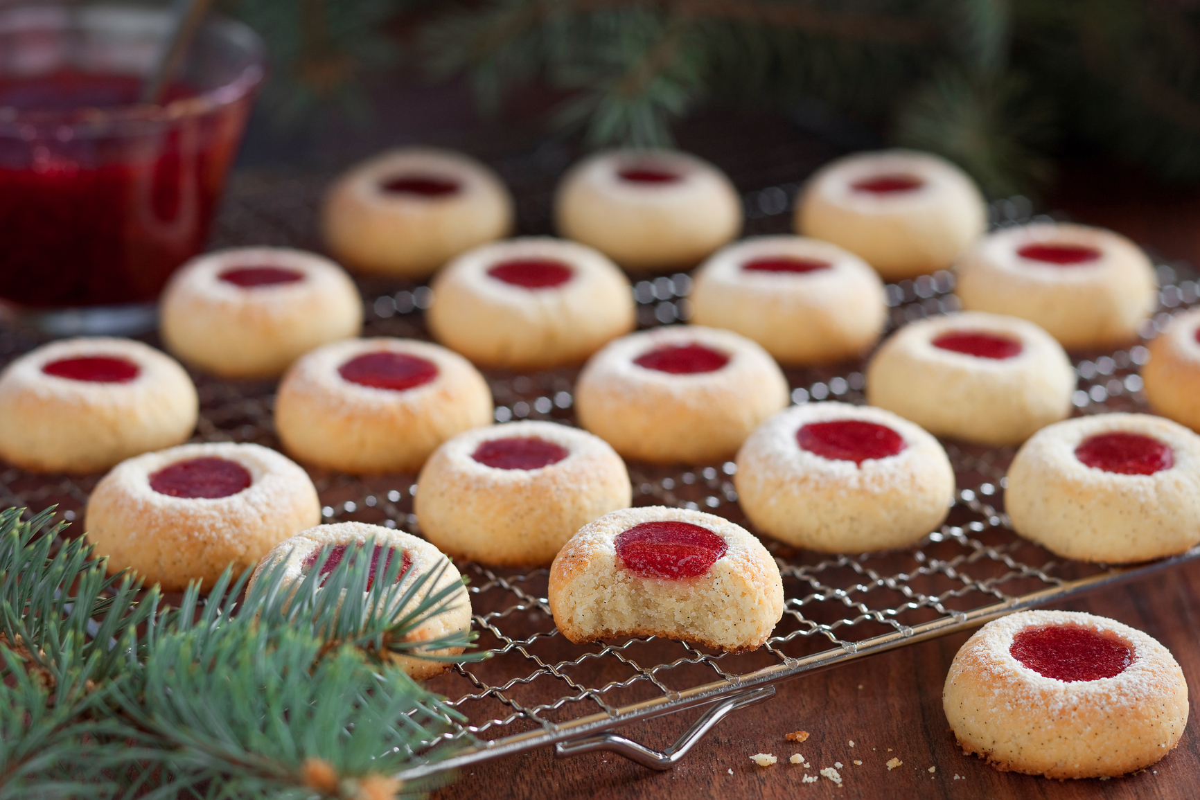 Galletas de almendra rellenas de mermelada