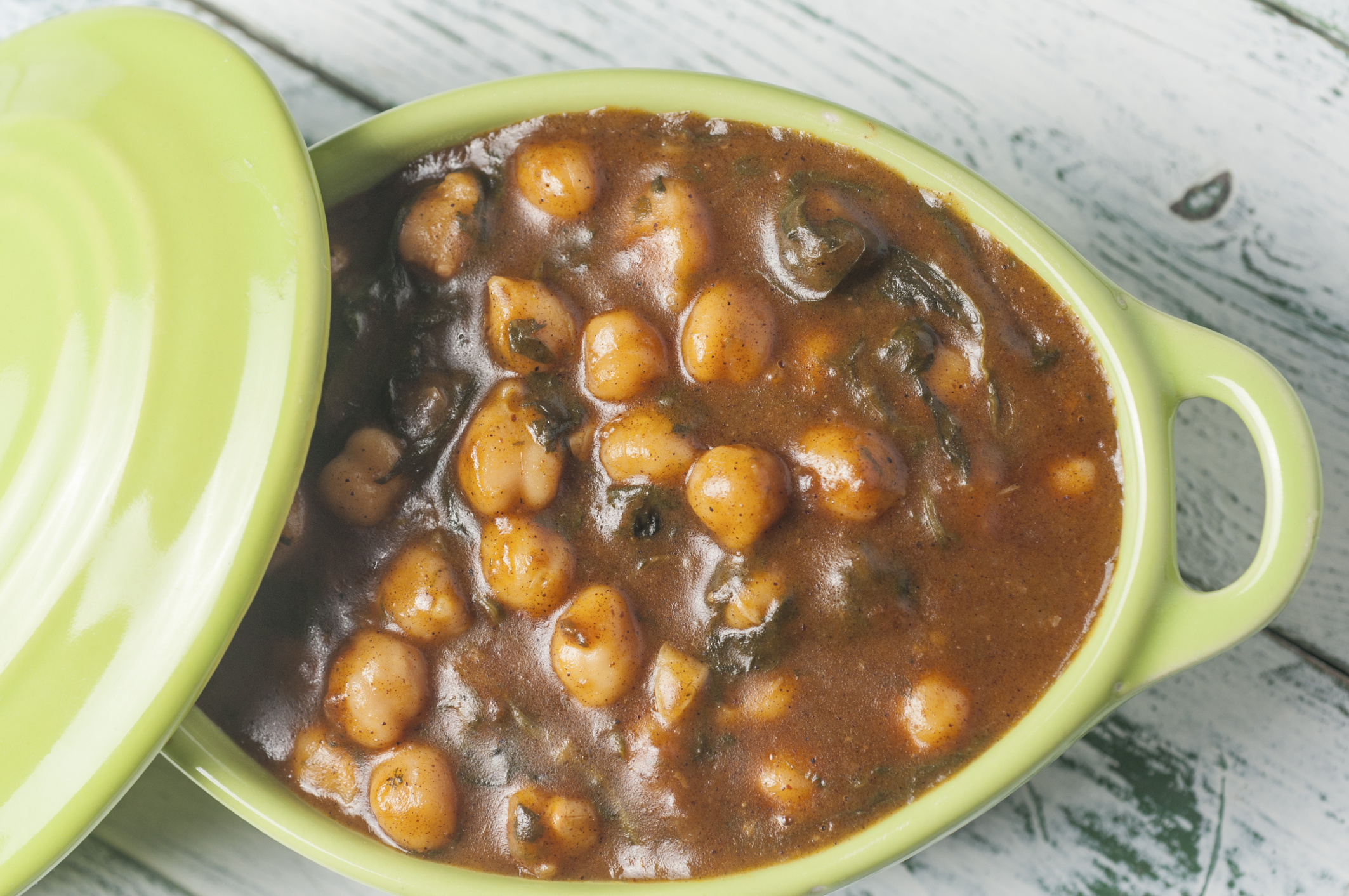 Garbanzos con bacalao y espinacas en microondas