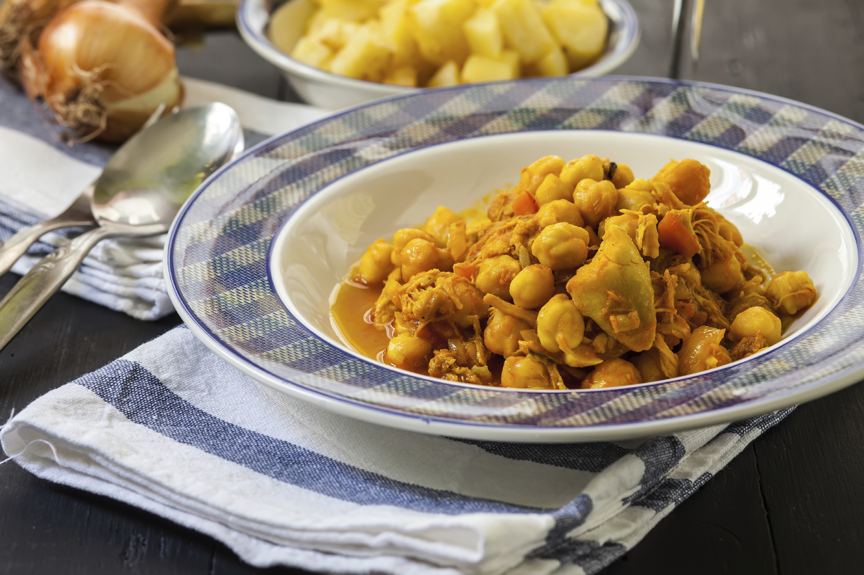 Garbanzos con pollo al curry