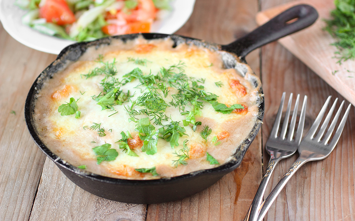 Gratén de patatas con setas y hierbas frescas