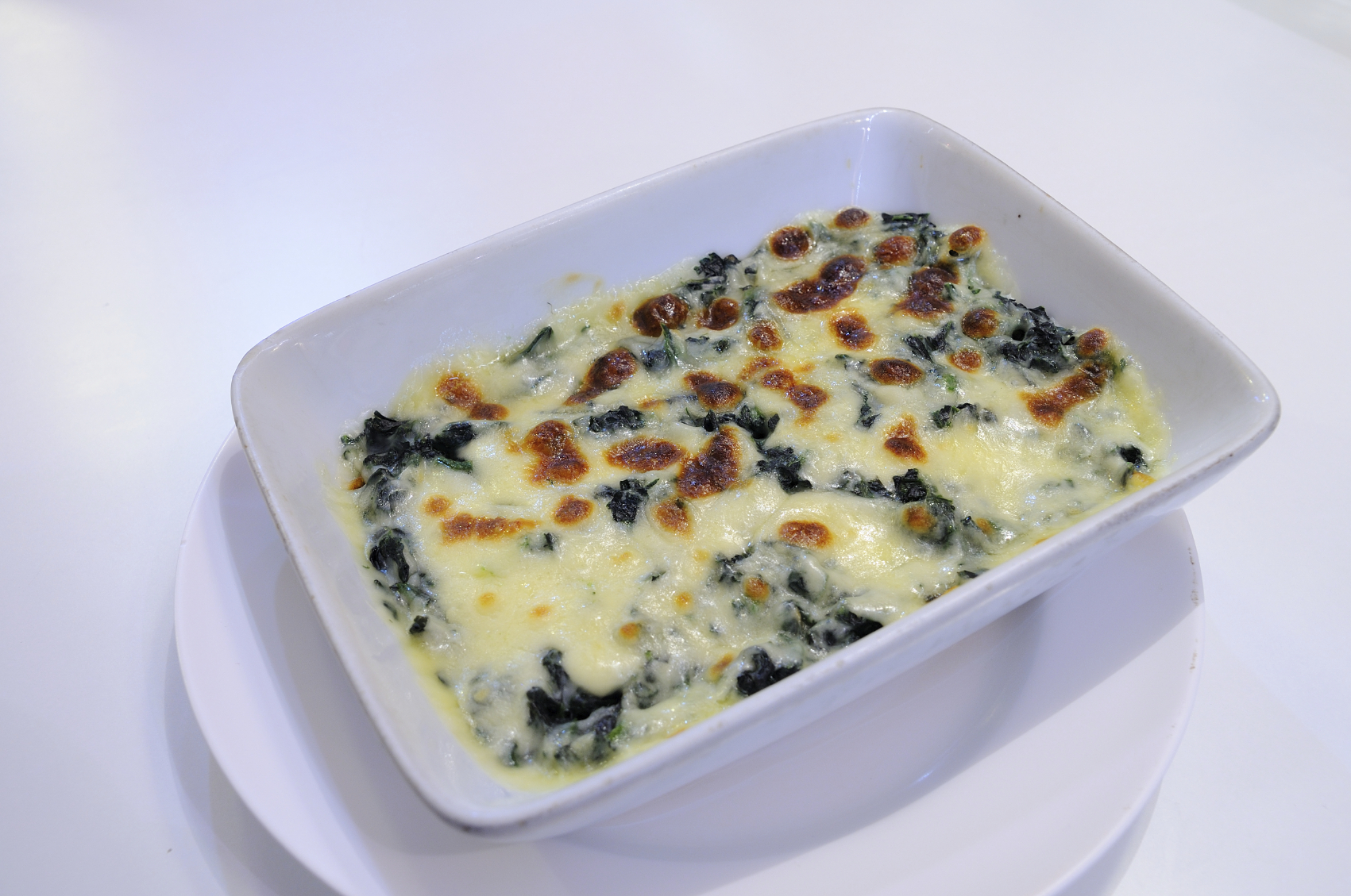 Gratinado de espinacas con huevo y salchichas