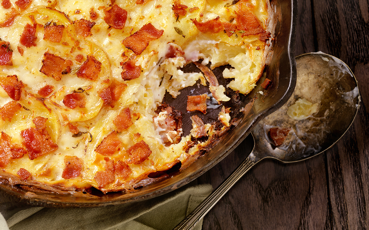 Guarnición de patatas al gratén con tocino