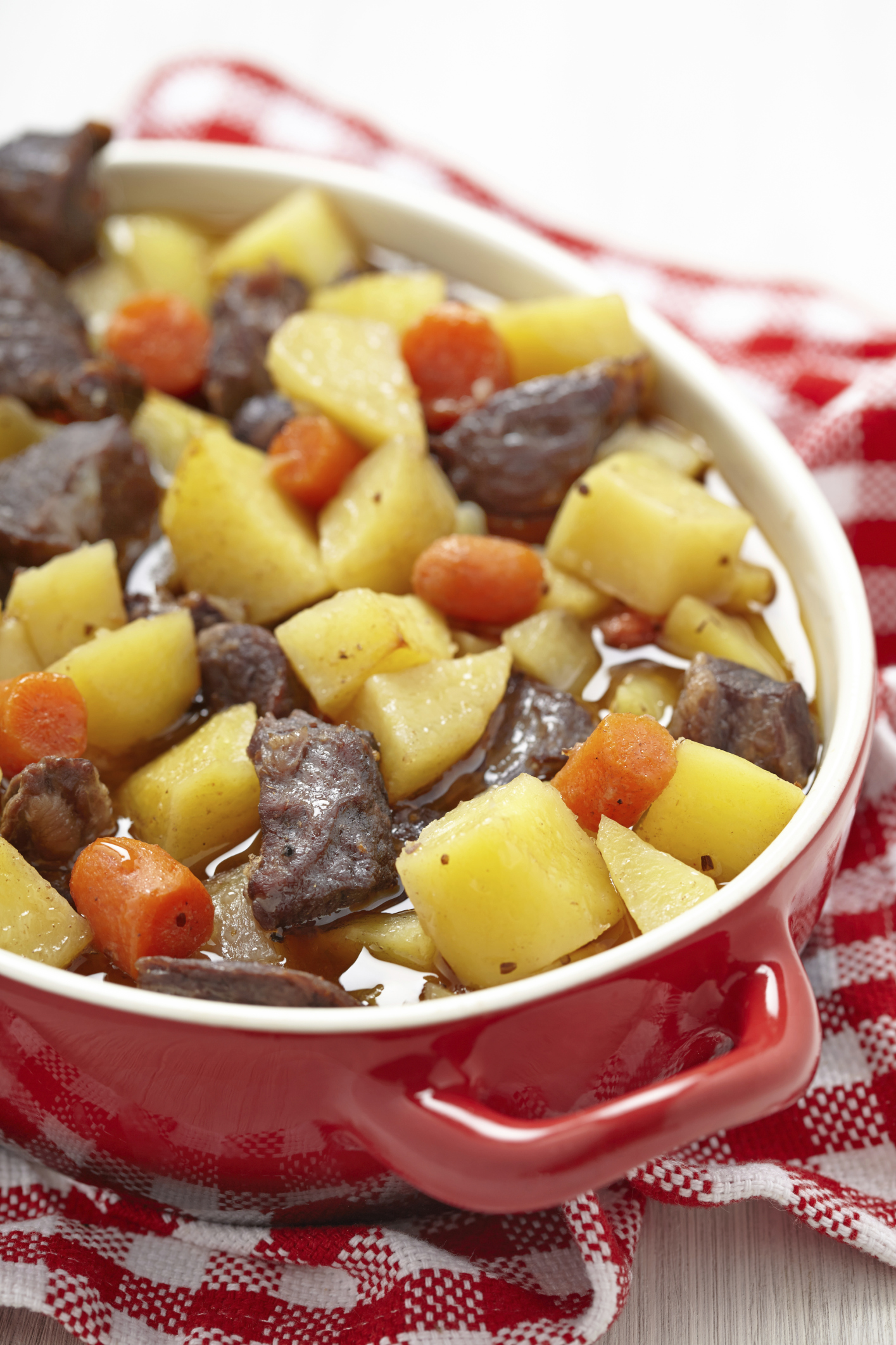 Guiso de carne de ternera con patatas y zanahorias