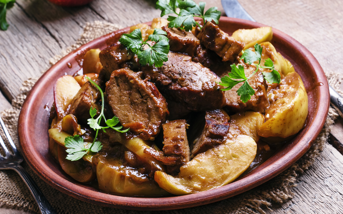 Guiso de cerdo con manzanas