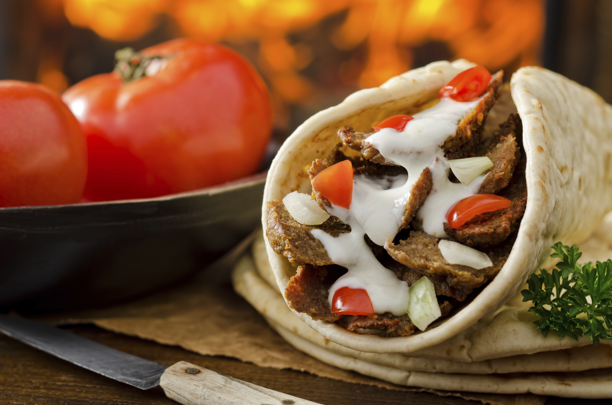 Gyros con salsa de yogur