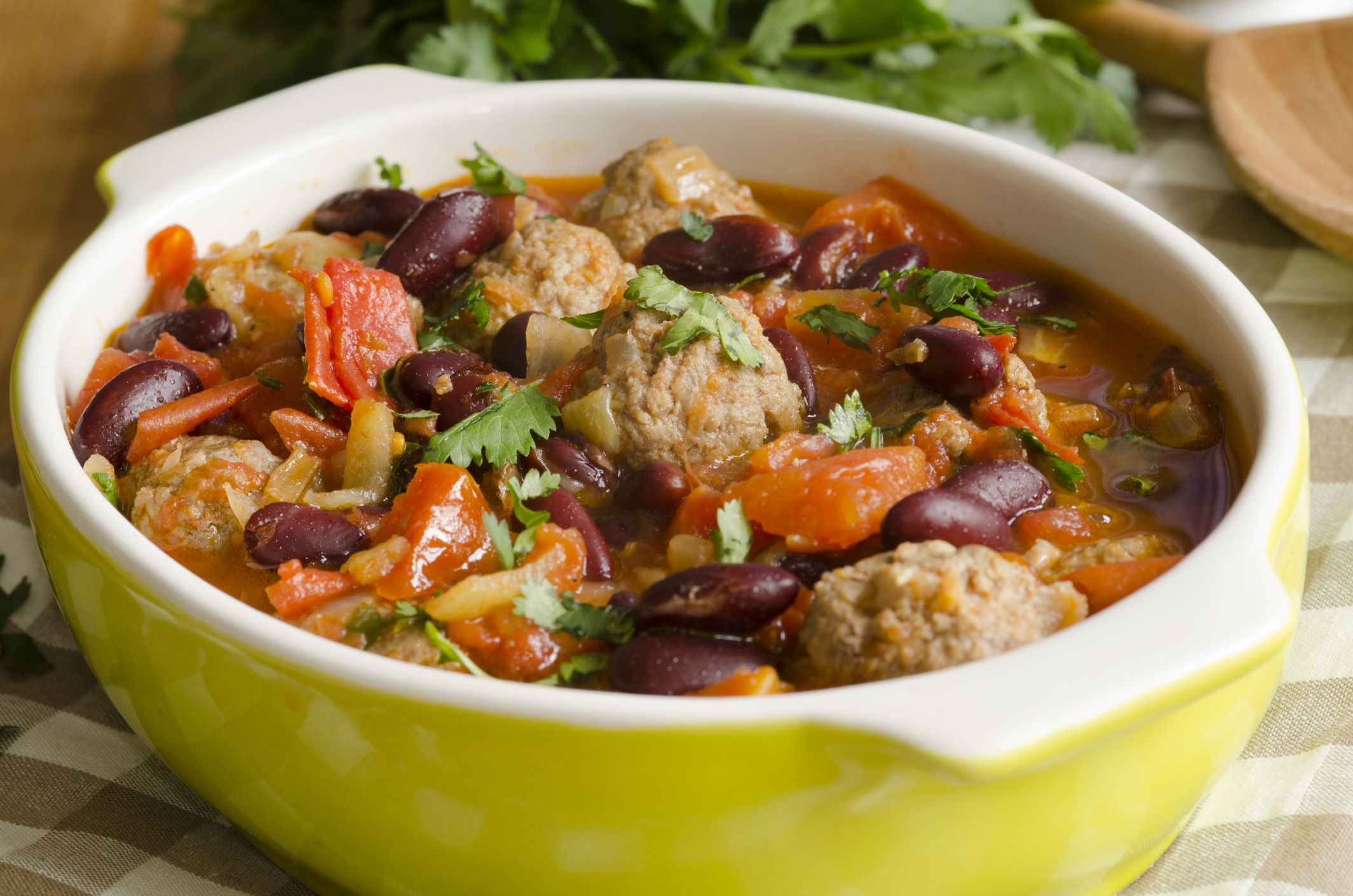 Sopa de fréjoles pintos con albóndigas