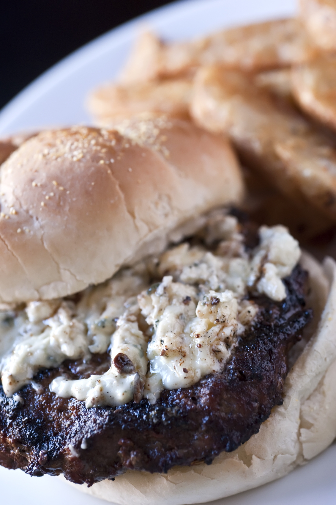 Hamburguesas con queso en pan de pueblo