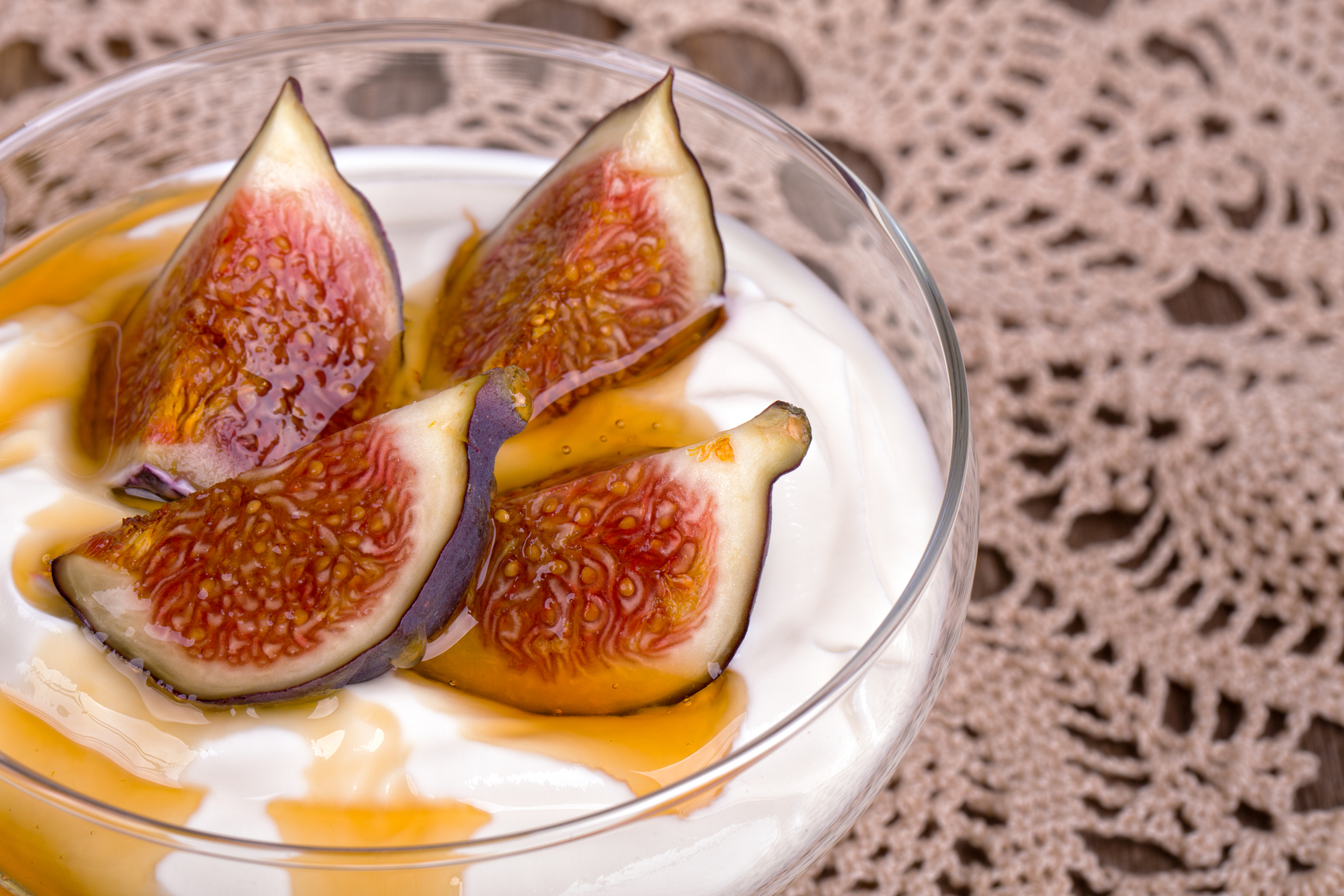 Higos en yogurt con merengue