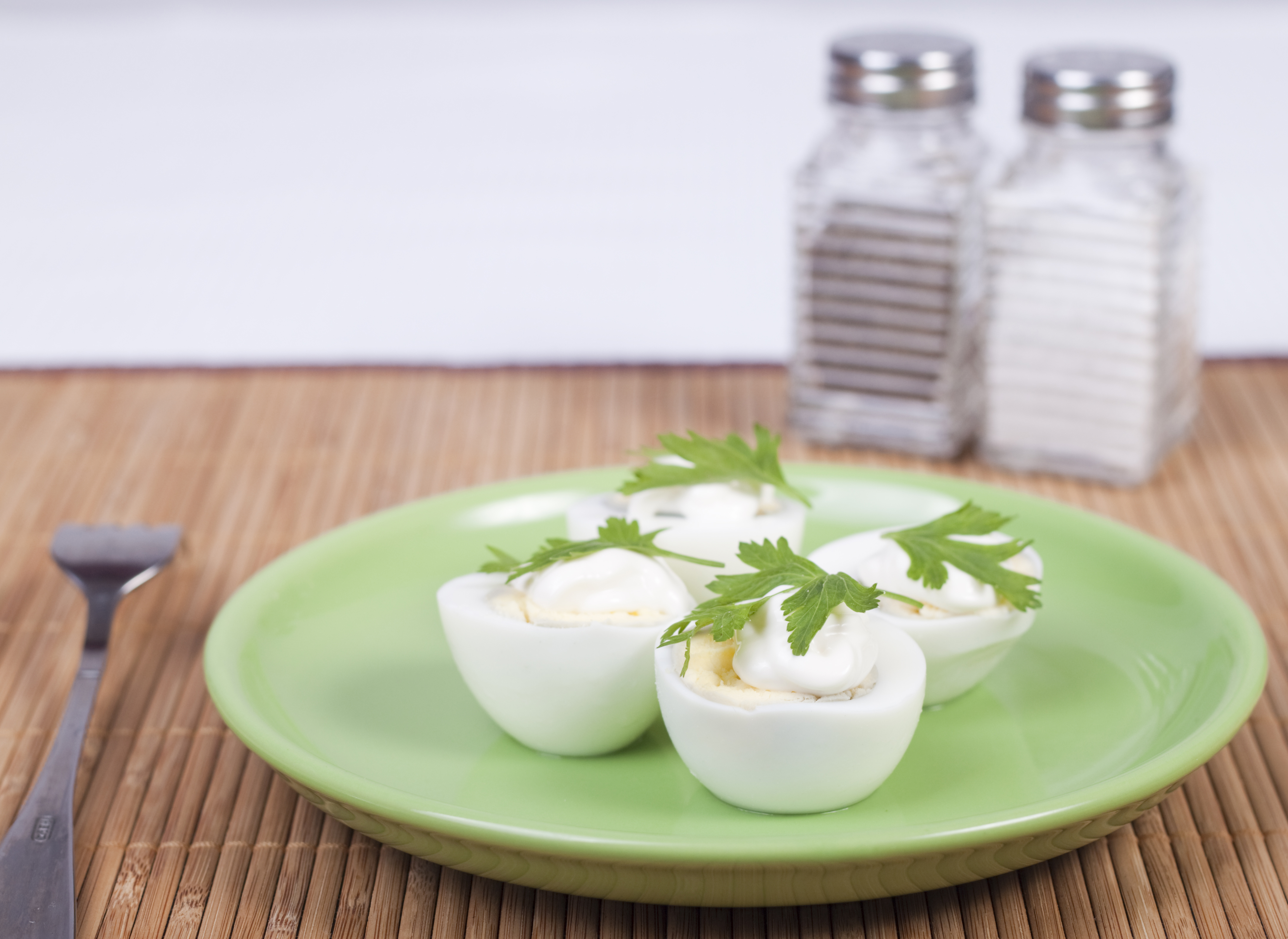 Huevos rellenos con crema de queso