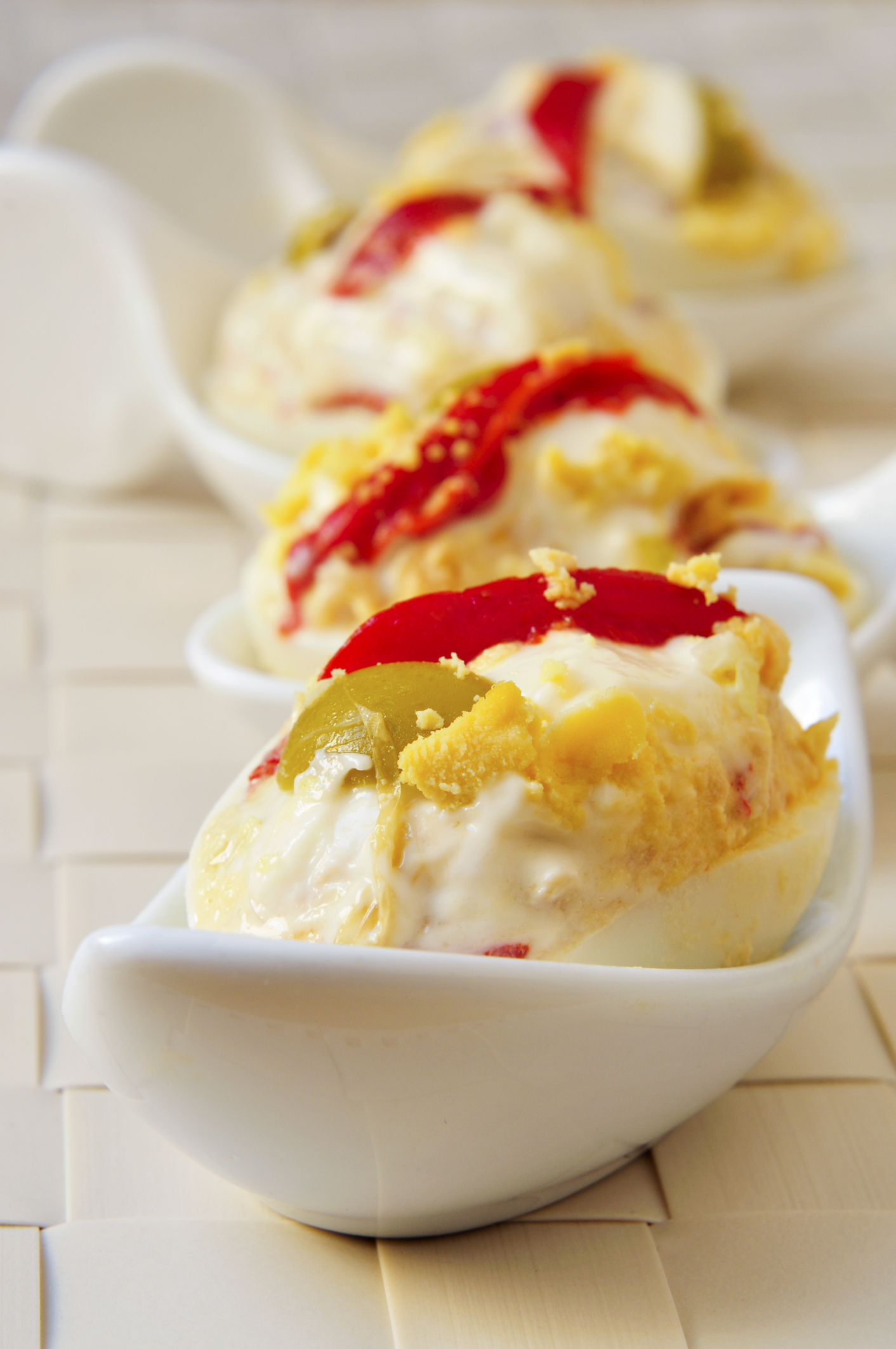 Huevos rellenos de atún y mayonesa