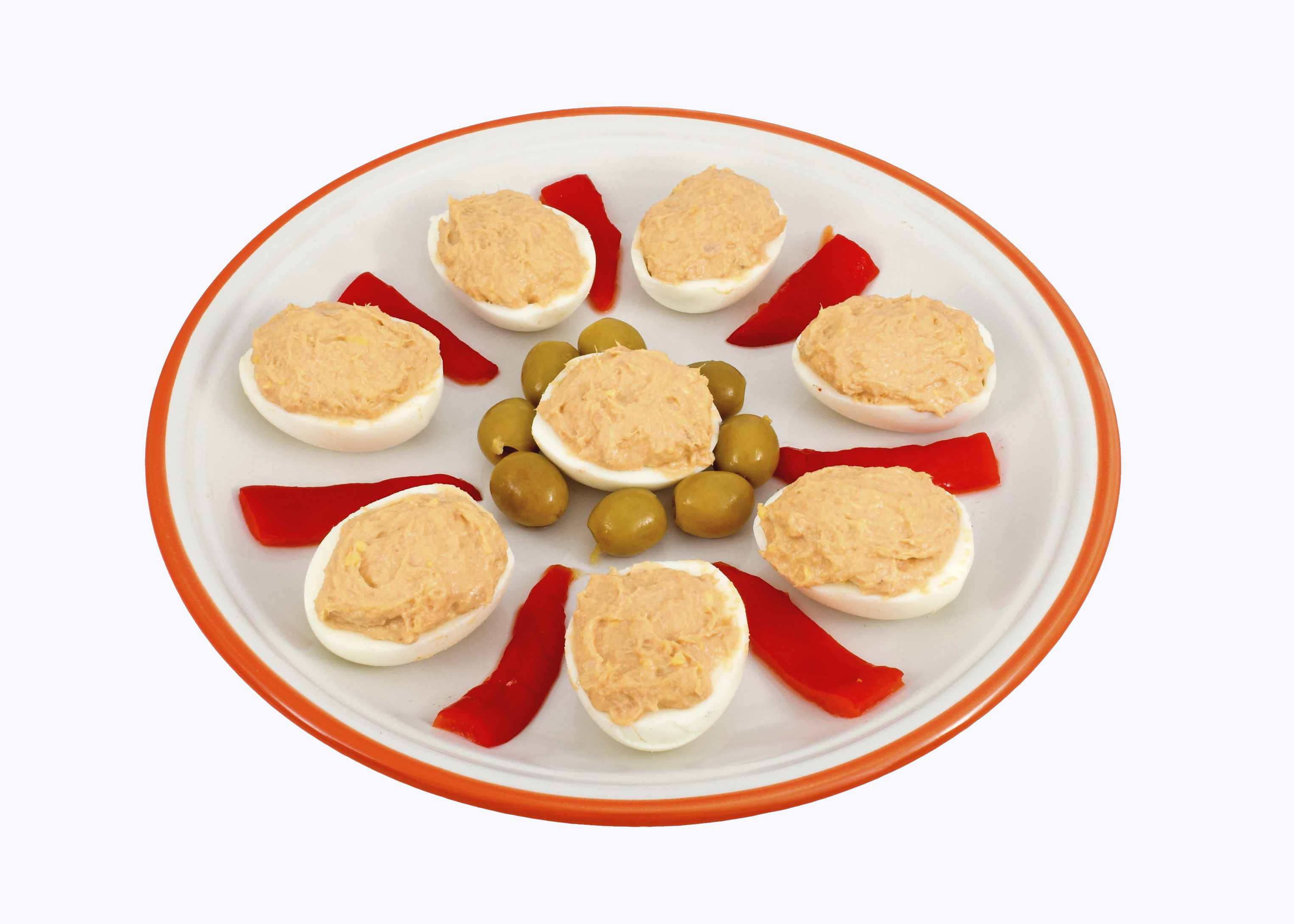 Huevos rellenos con mayonesa y tomate frito