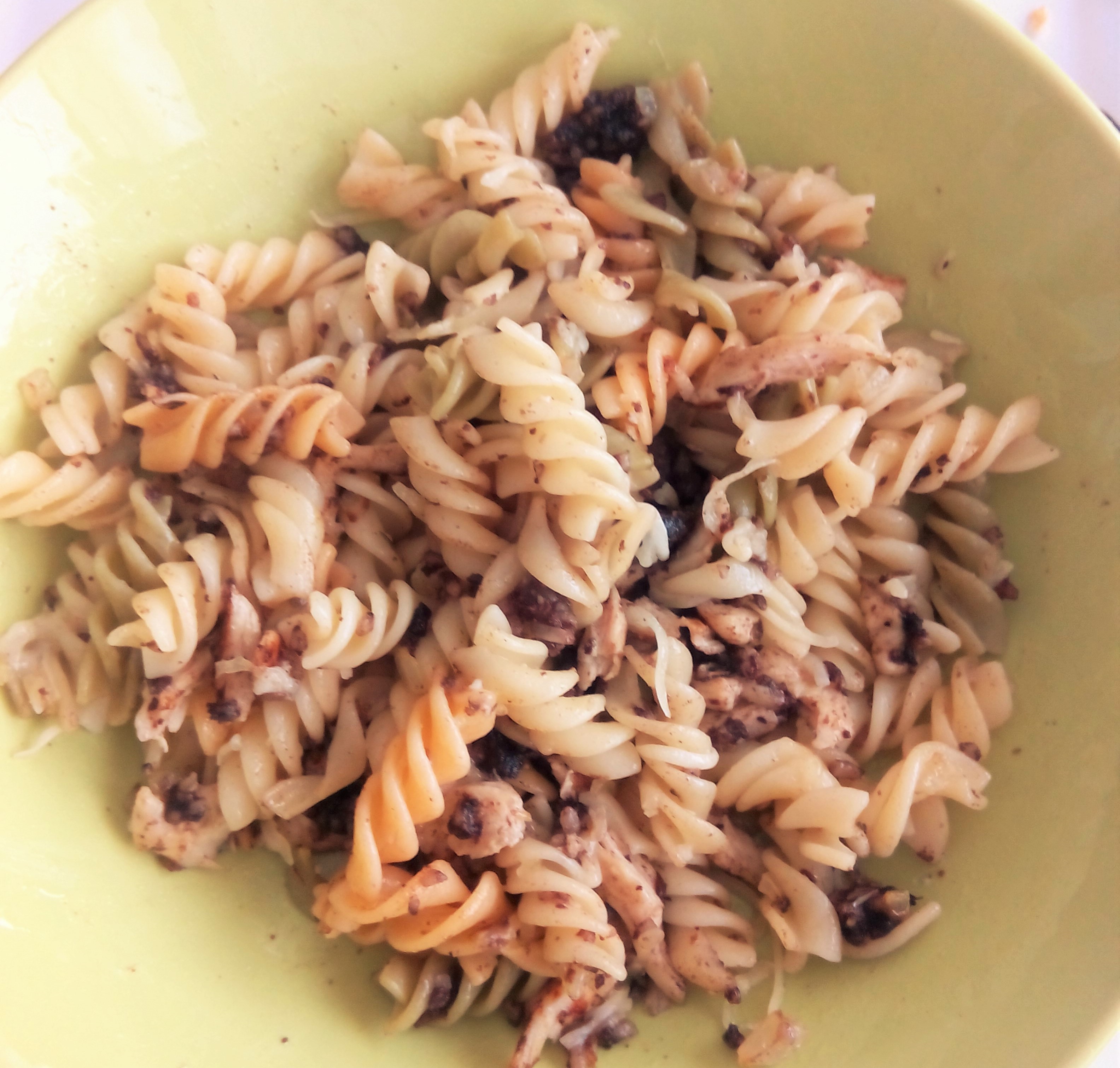 Fusilli de colores a la morcilla