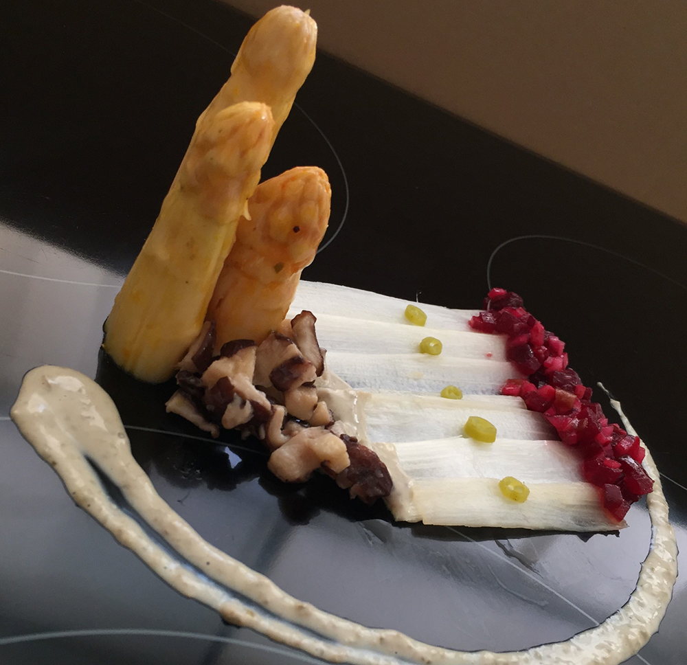 Espárragos al olivo con majada de la tierra