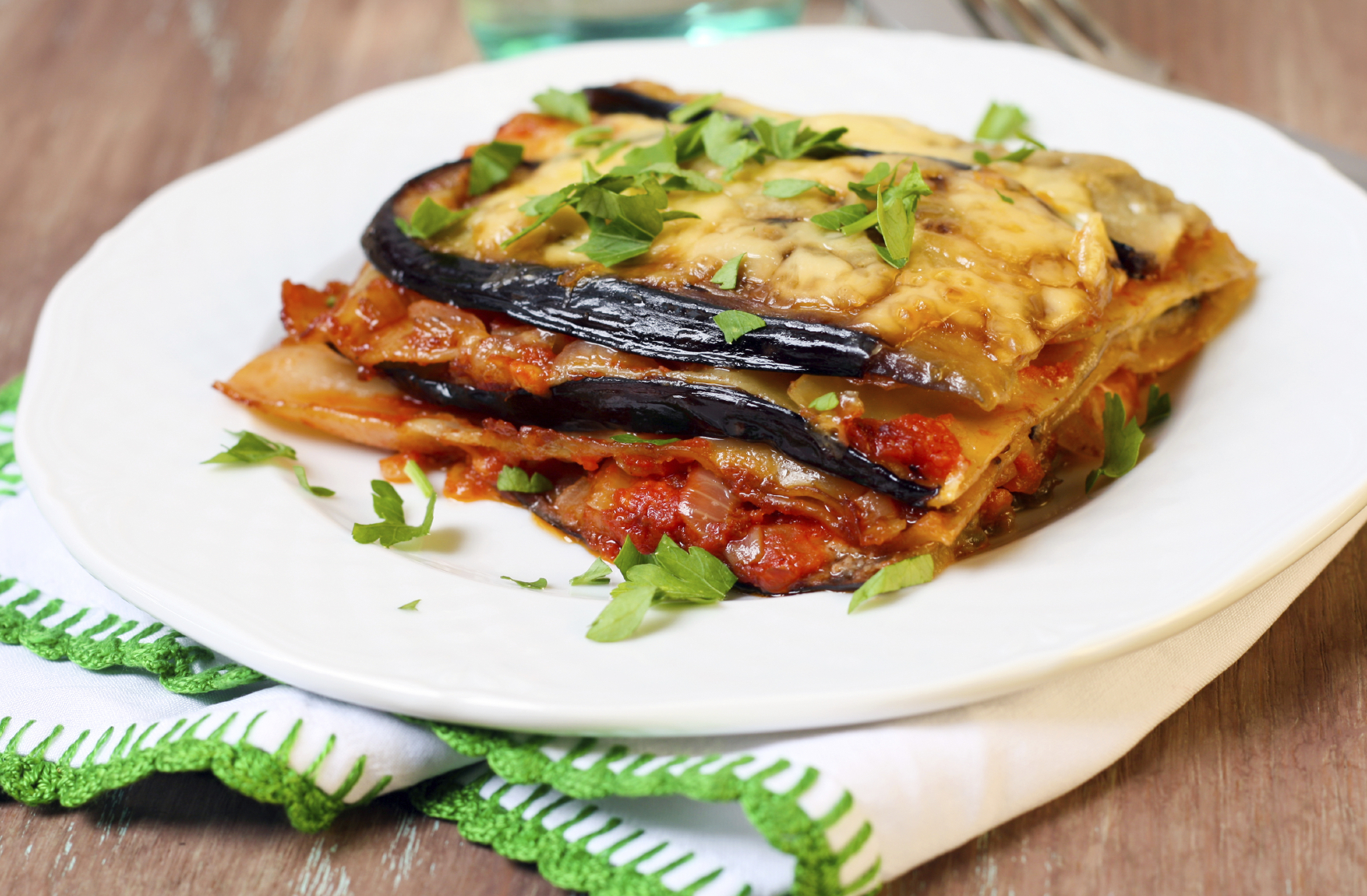 Lasaña de berenjena, queso y tomate