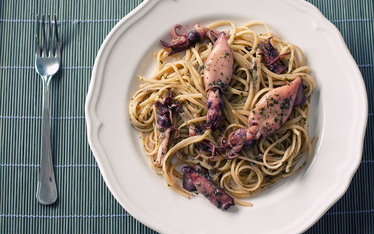 Linguini con chipirones