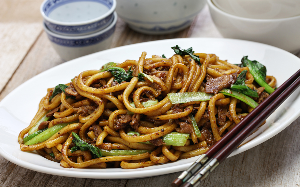 Fideos fritos chinos con ternera o Lo Mein