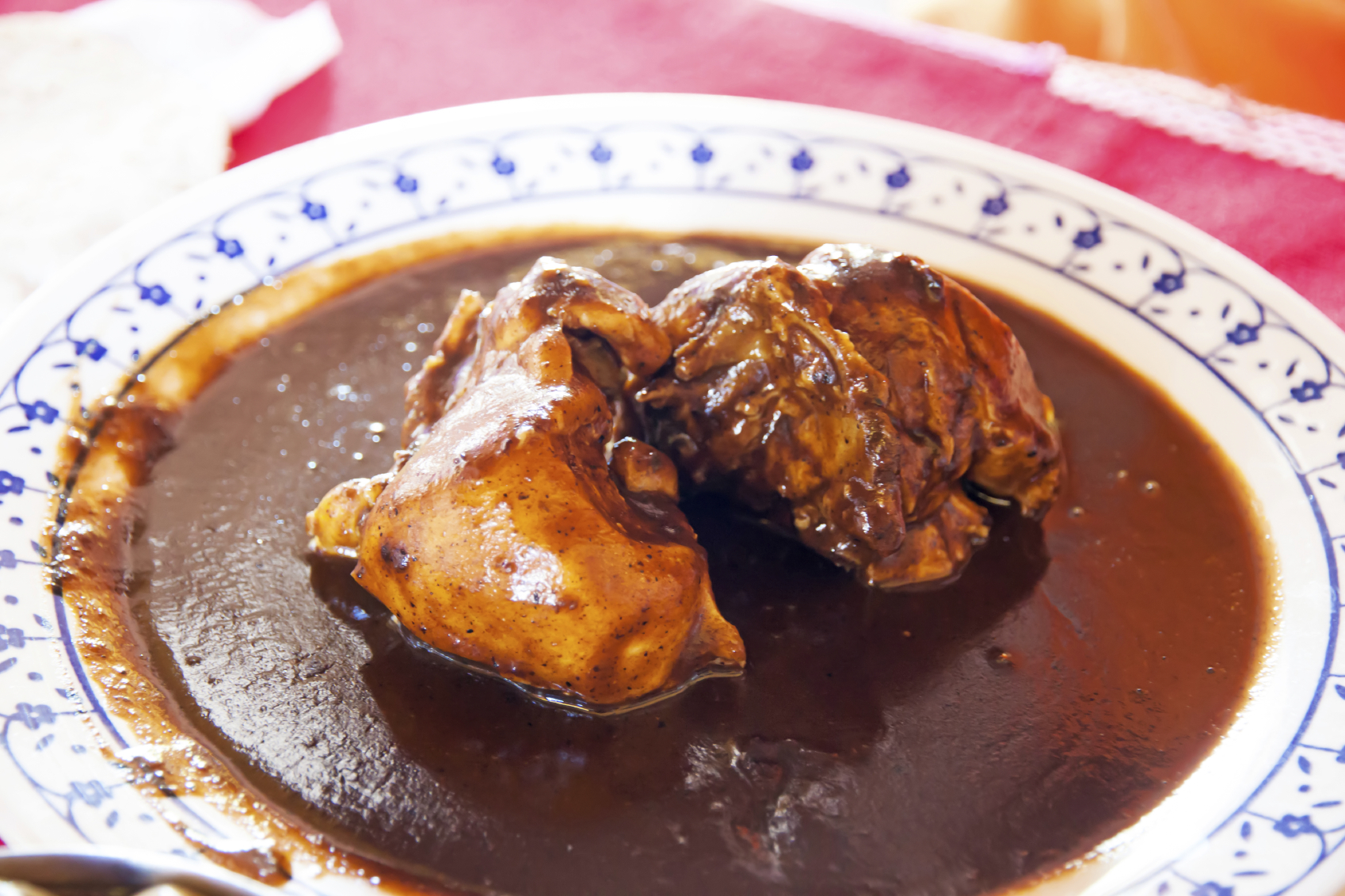 Pollo en salsa de chocolate y balsámico