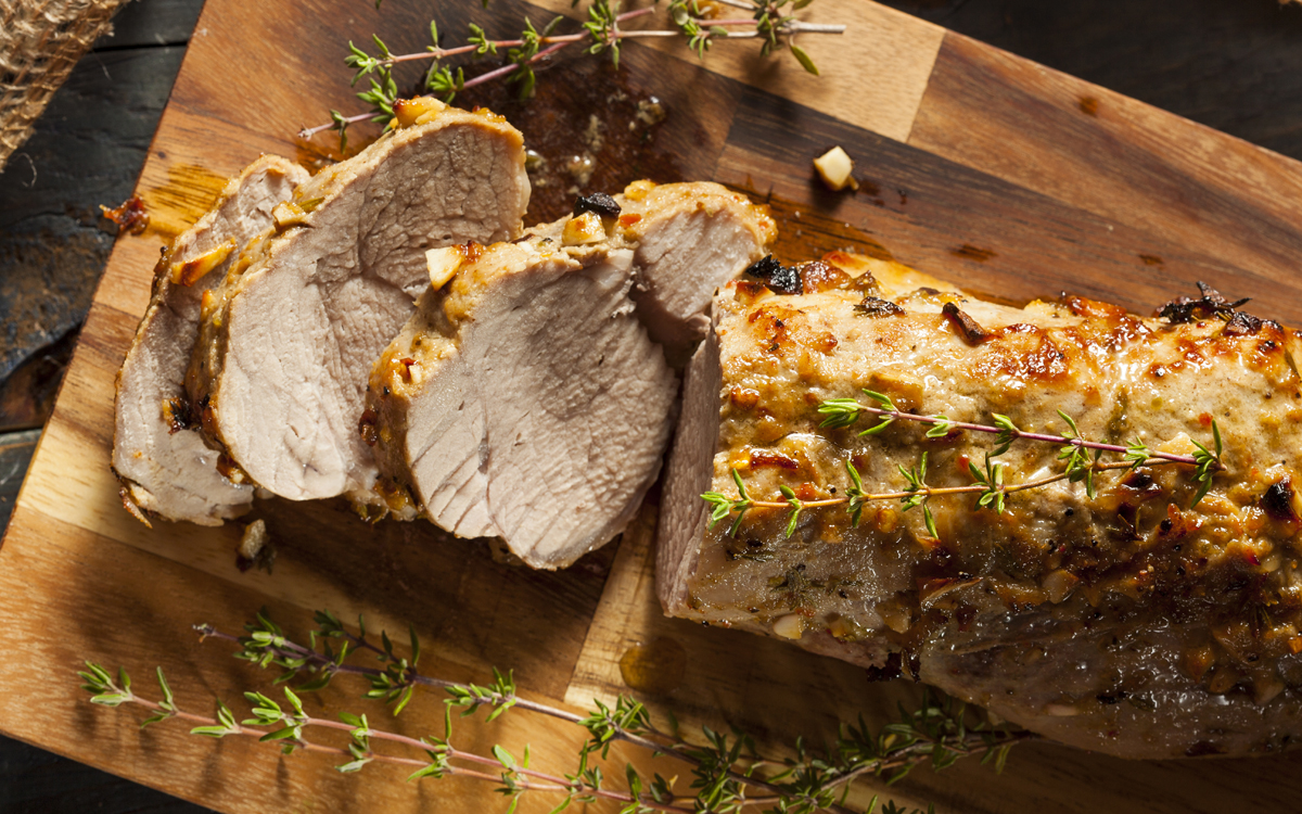 Lomo de cerdo asado con hierbas y especias