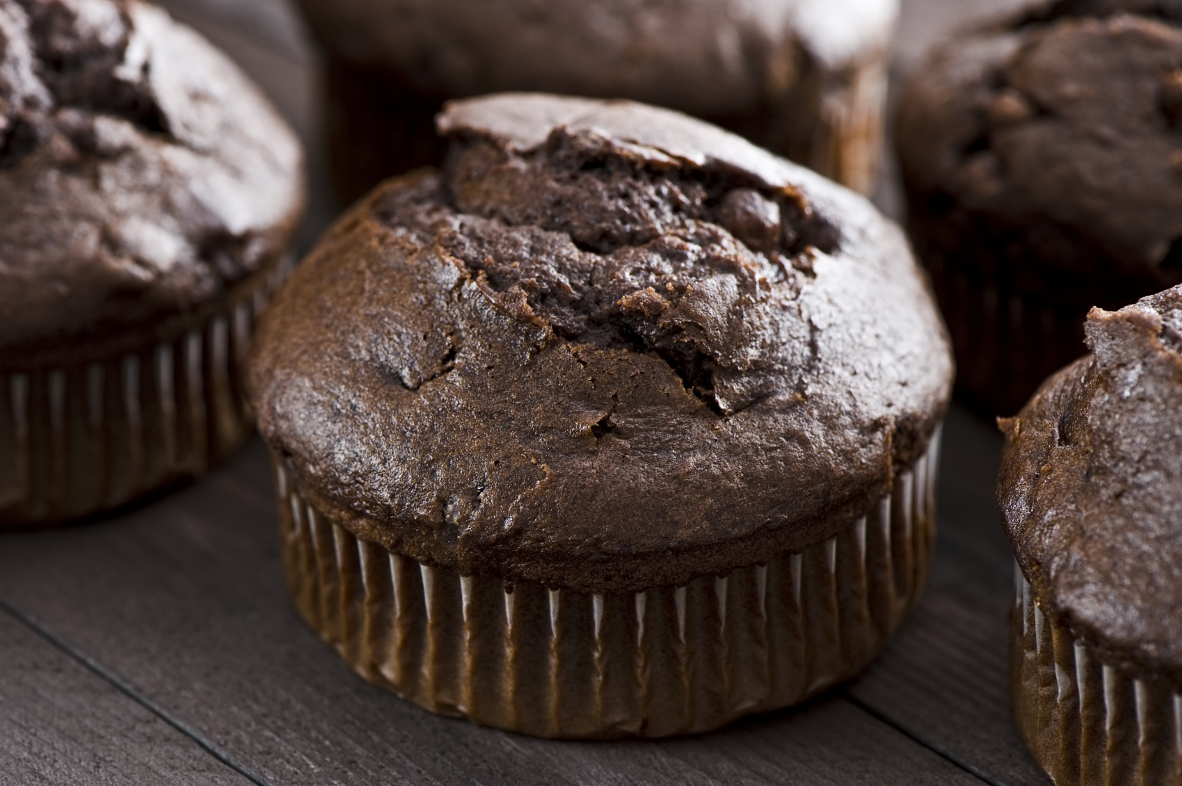 Magdalenas de chocolate con pepitas de chocolate