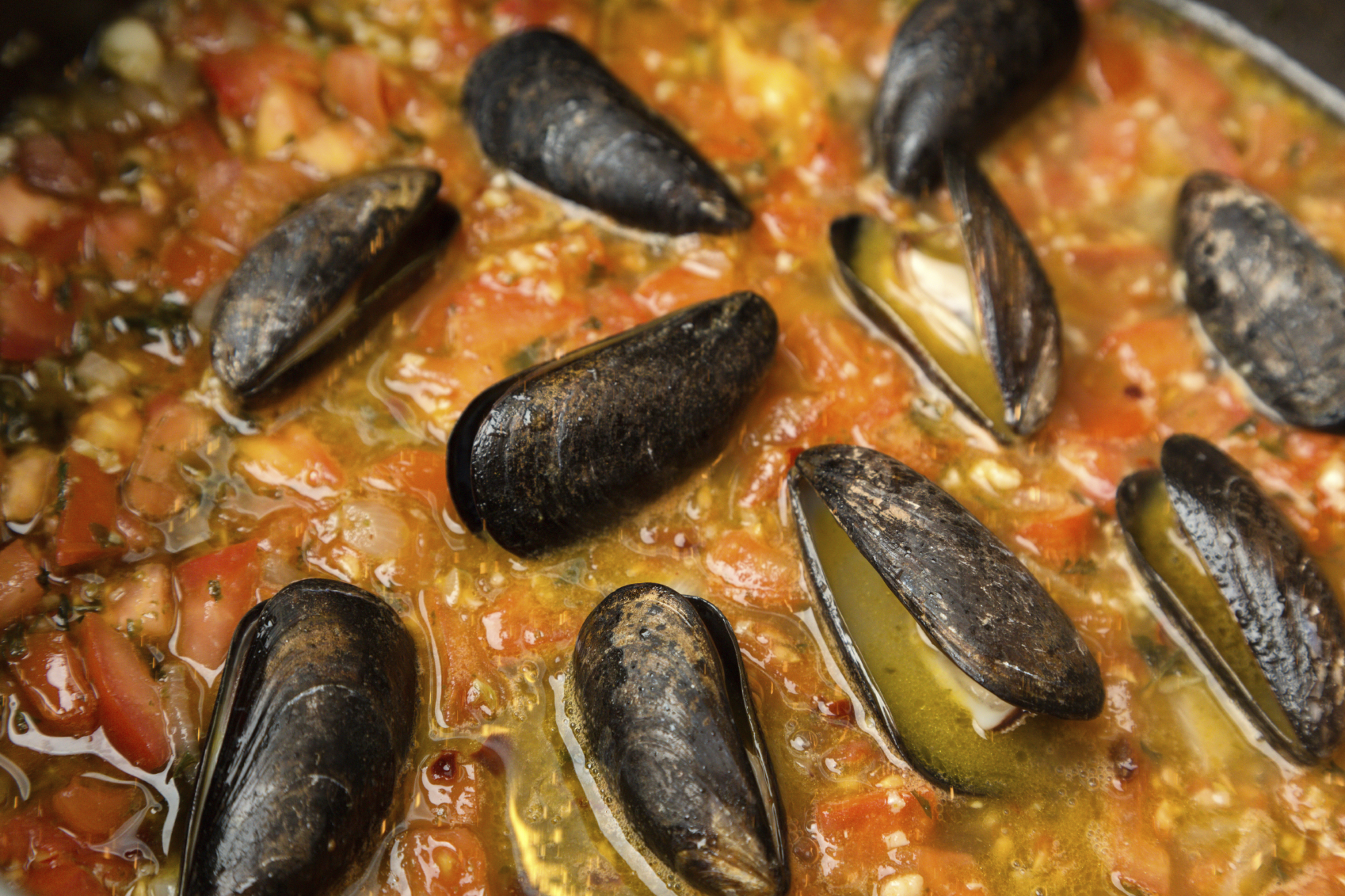 Mejillones al vapor con tomate